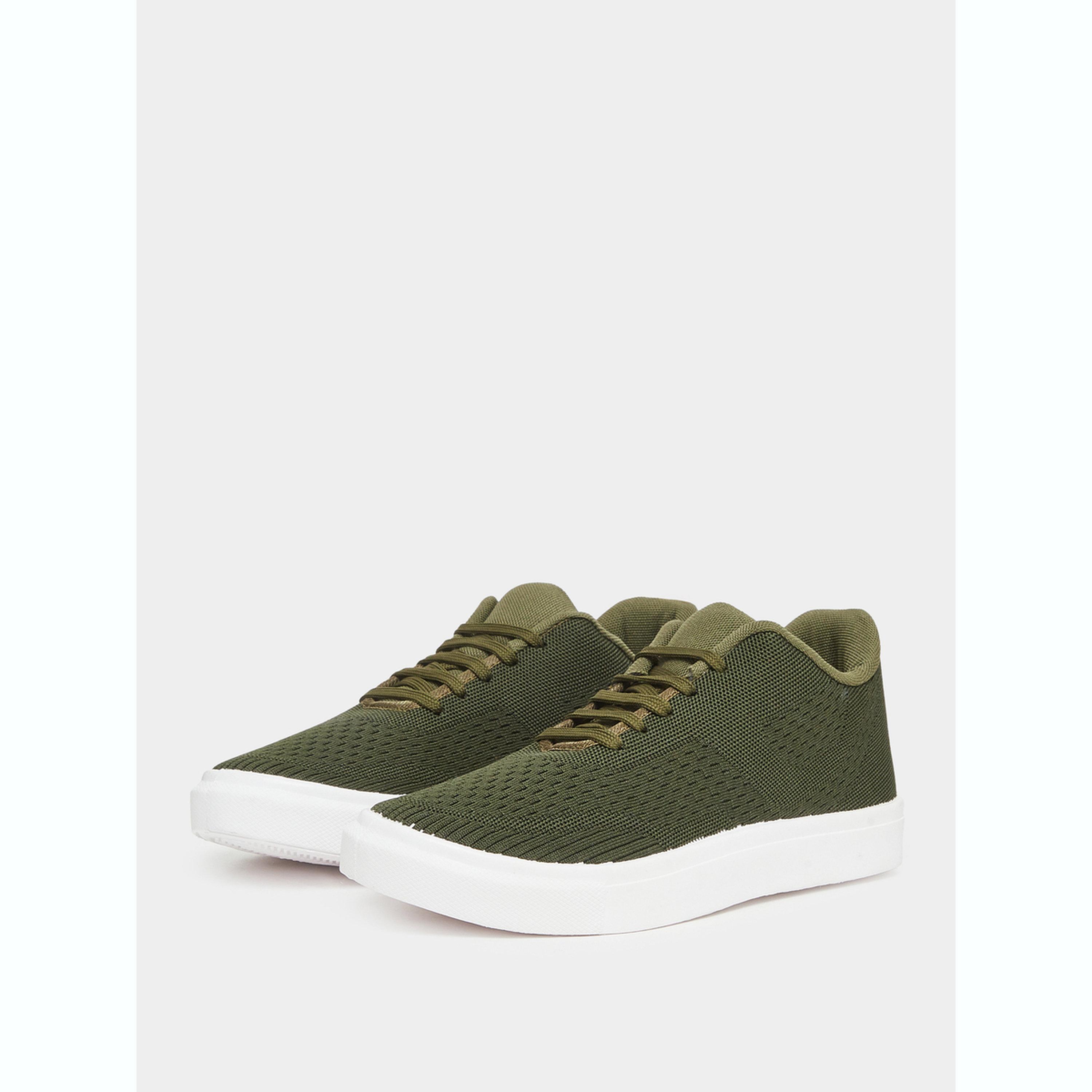 حذاء كاجوال برباط ونمط شبكي سادة-men-shoes-sneakers-image-1