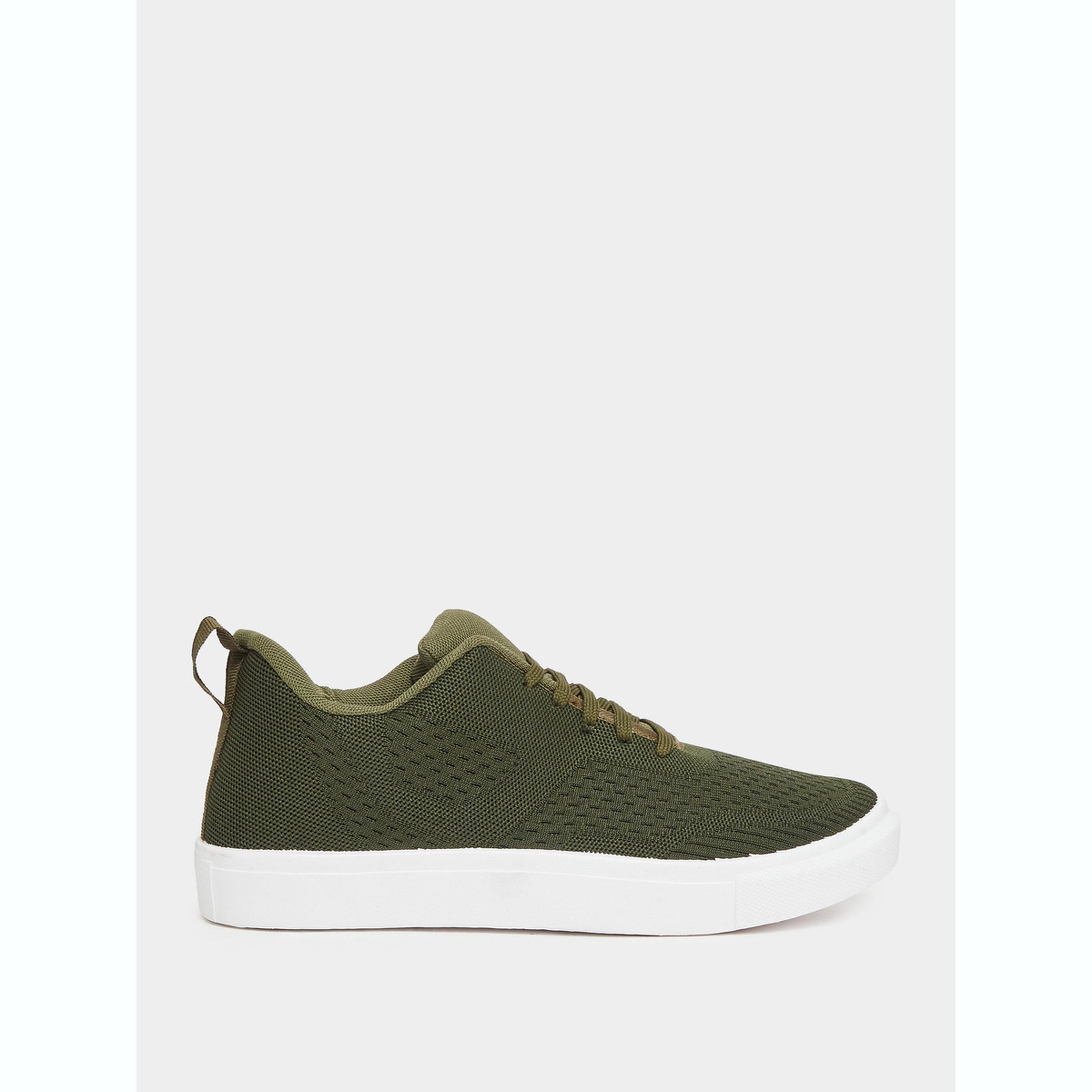 حذاء كاجوال برباط ونمط شبكي سادة-men-shoes-sneakers-image-2