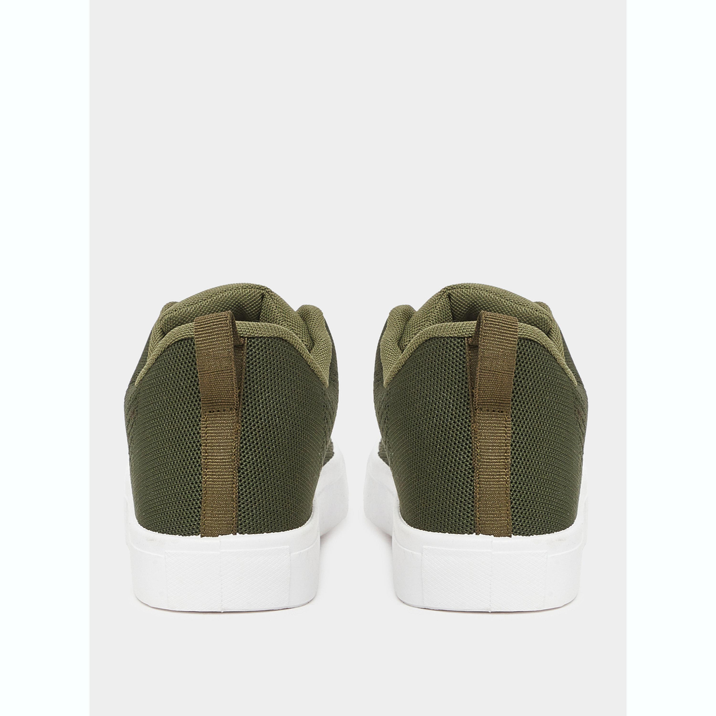 حذاء كاجوال برباط ونمط شبكي سادة-men-shoes-sneakers-image-5