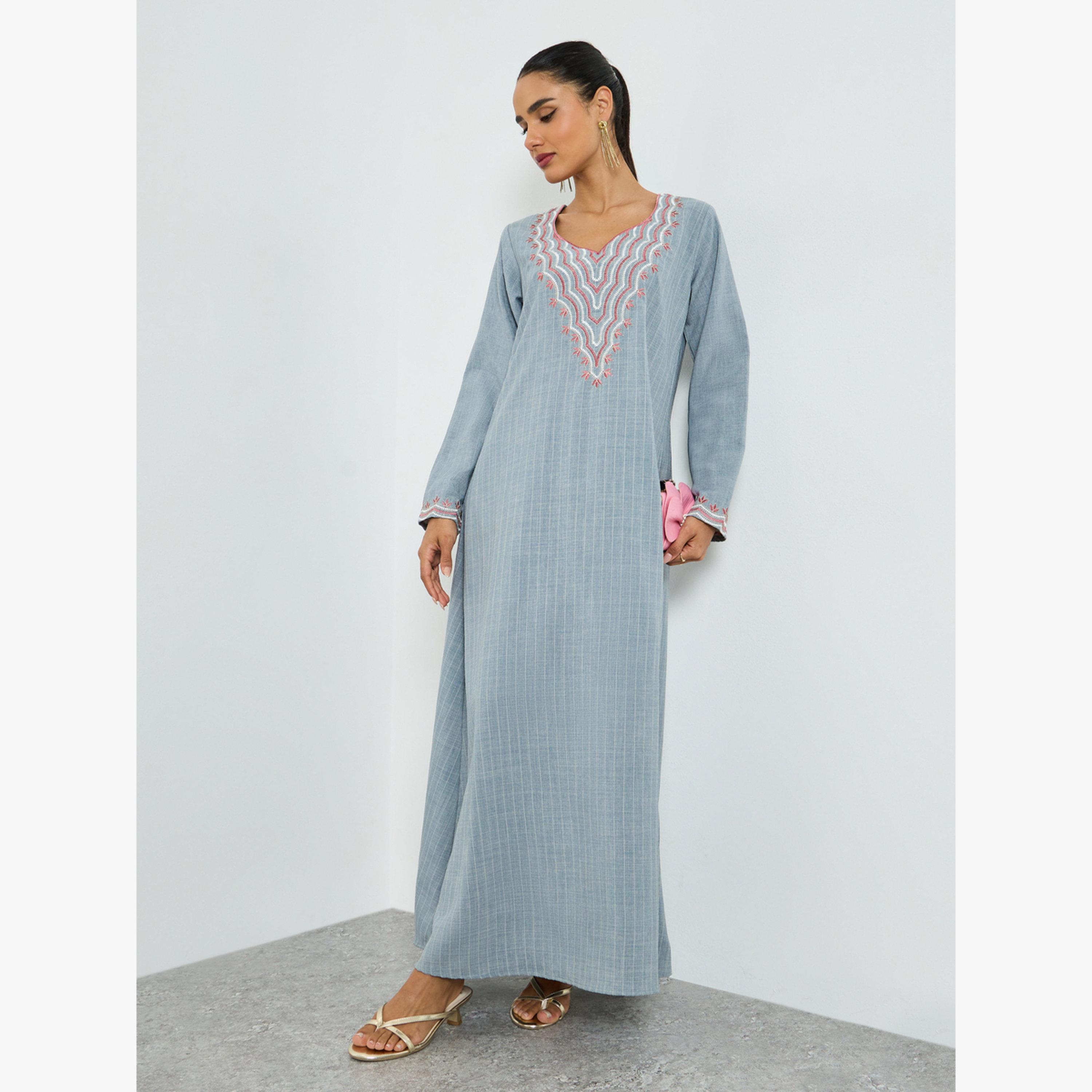 جلابية طويلة مُطرّزة بخيوط ثريد-women-arabicclothing-jalabiyas-image-1