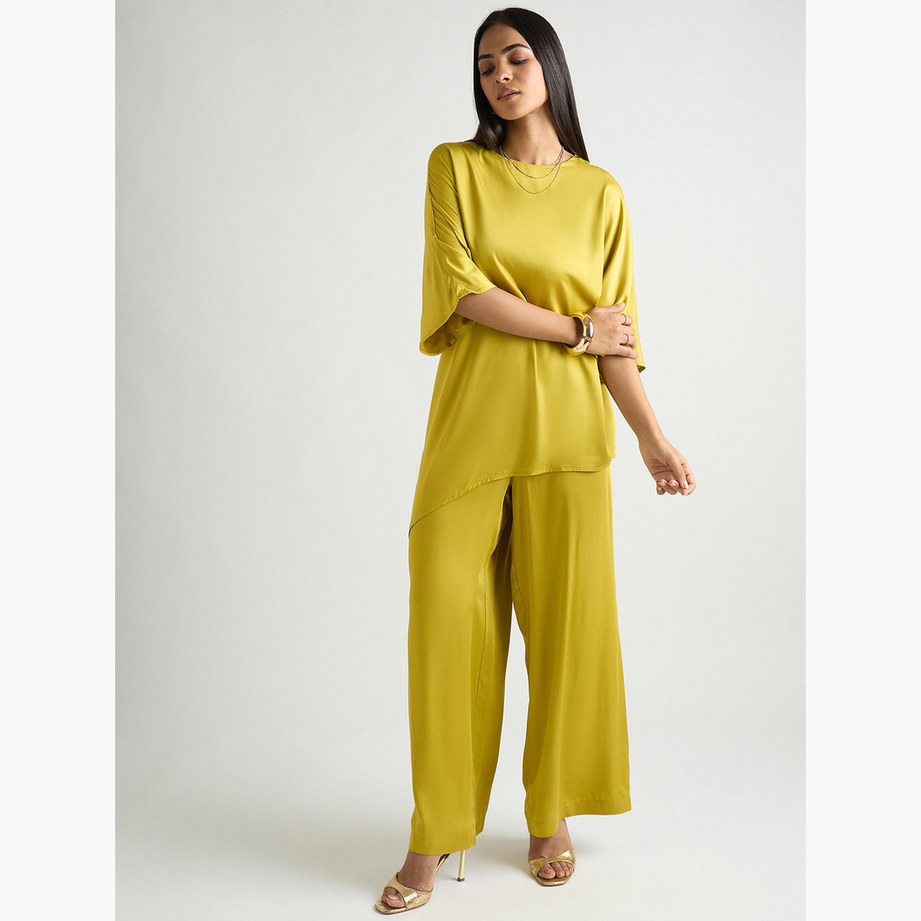 طقم منسق من بنطال وبلوزة ساتان غير متماثلة الطول-women-clothing-coordsets-image-1