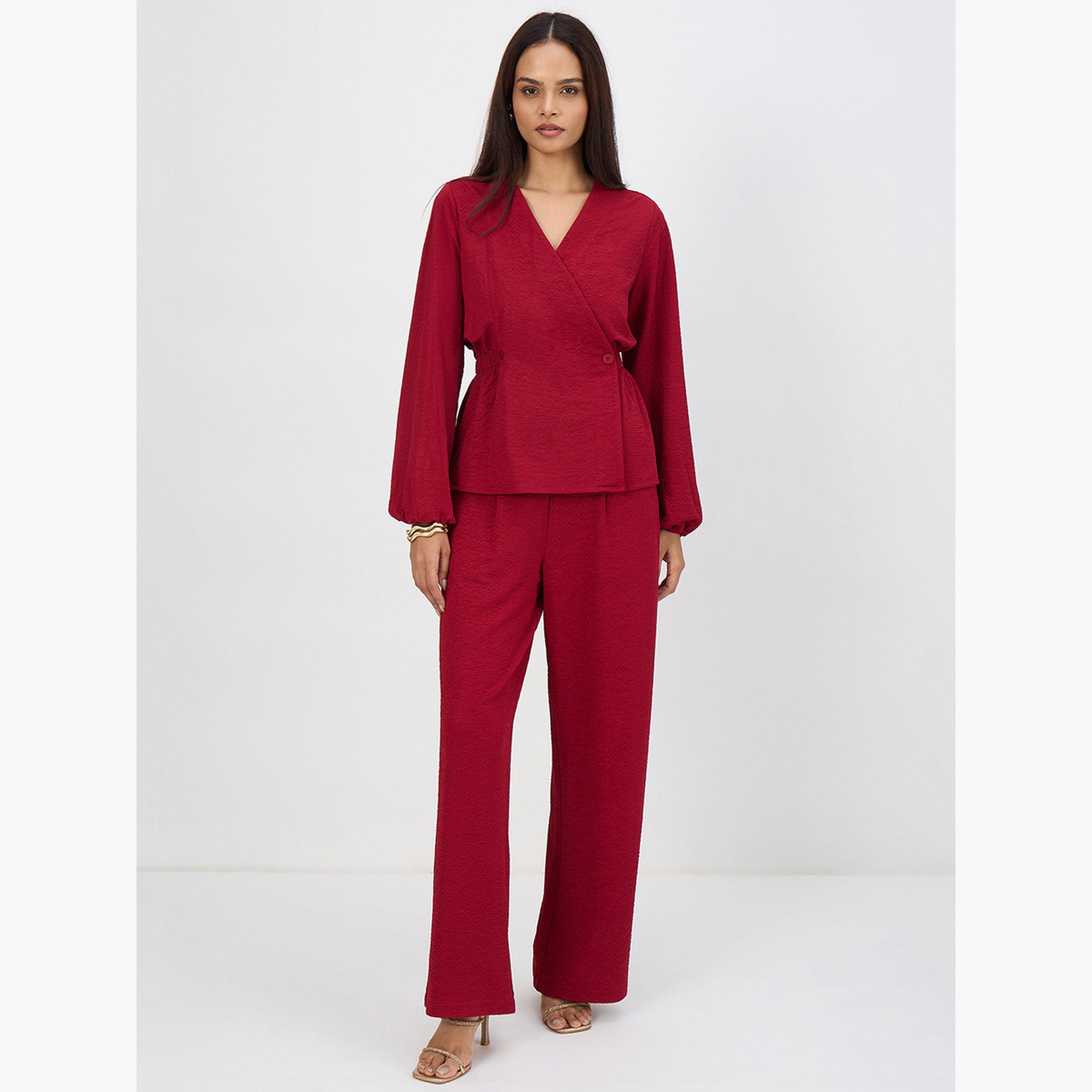 طقم منسق من بنطال وبلوزة بنمط لف وتفاصيل بارزة الملمس-women-clothing-coordsets-image-3