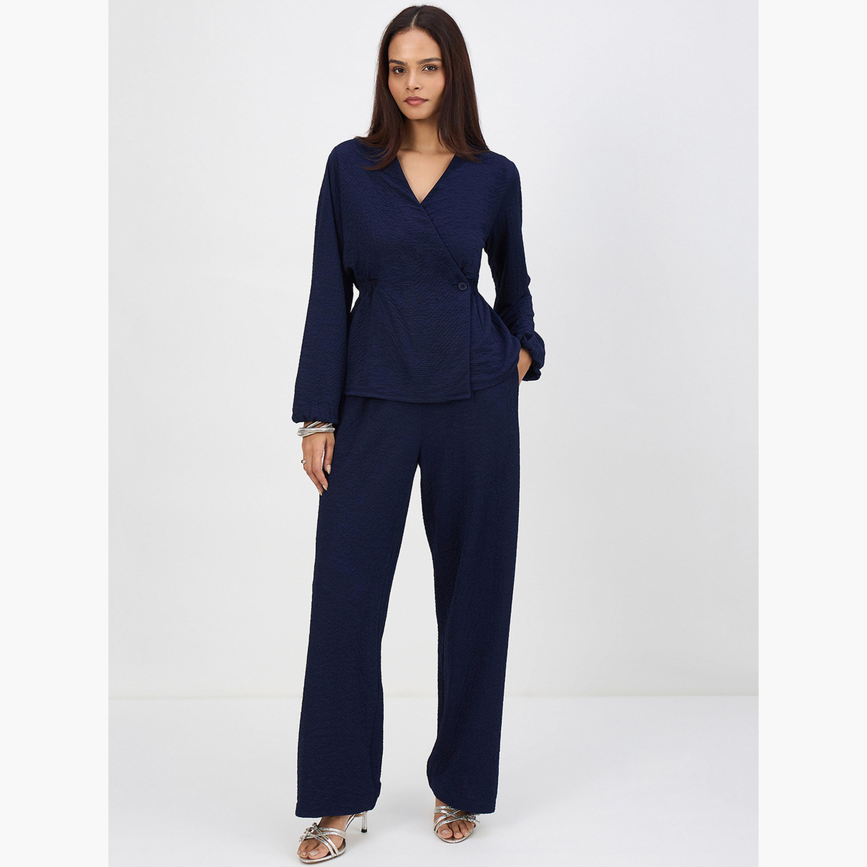 طقم منسق من بنطال وبلوزة بنمط لف بارزة الملمس-women-clothing-coordsets-image-1