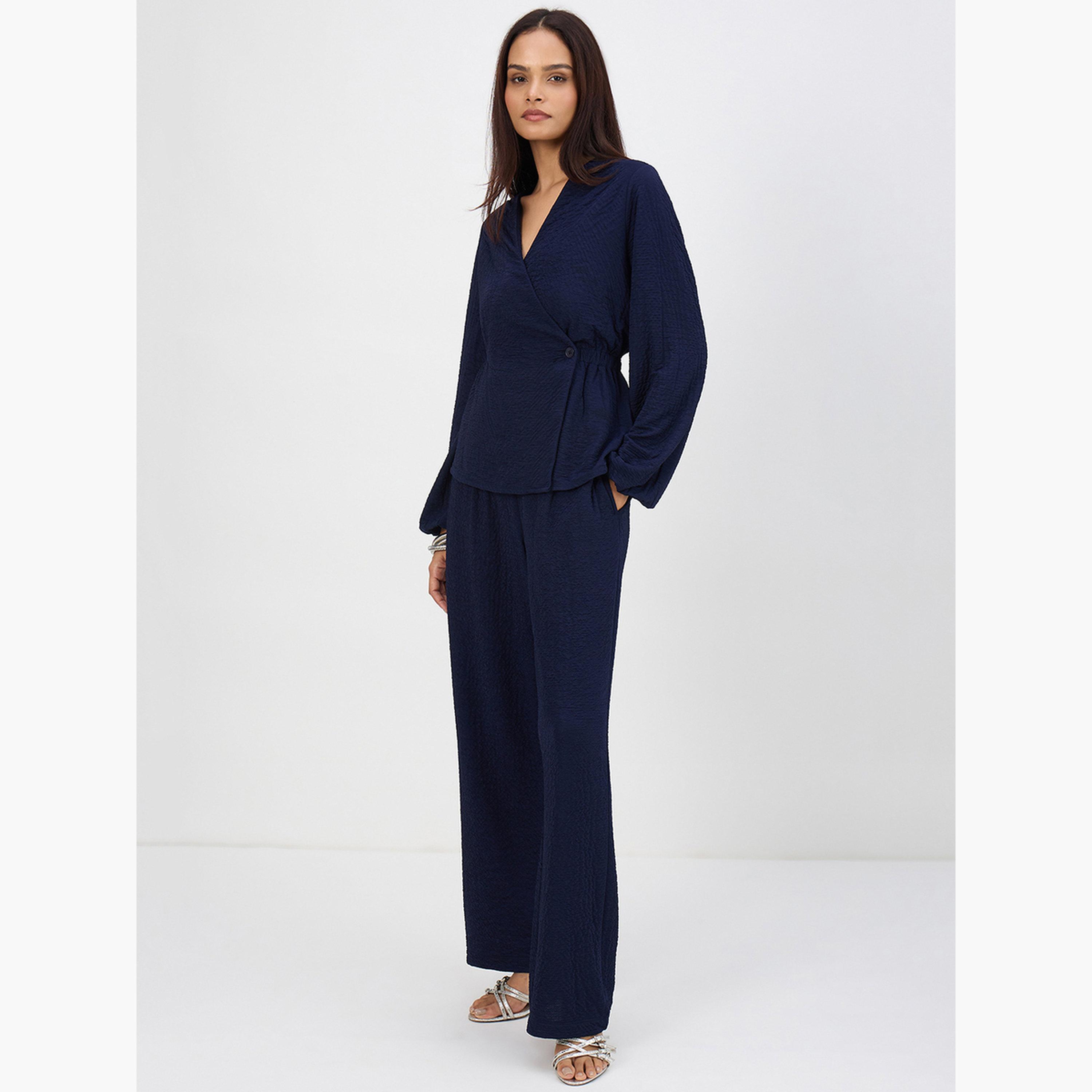 طقم منسق من بنطال وبلوزة بنمط لف بارزة الملمس-women-clothing-coordsets-image-3