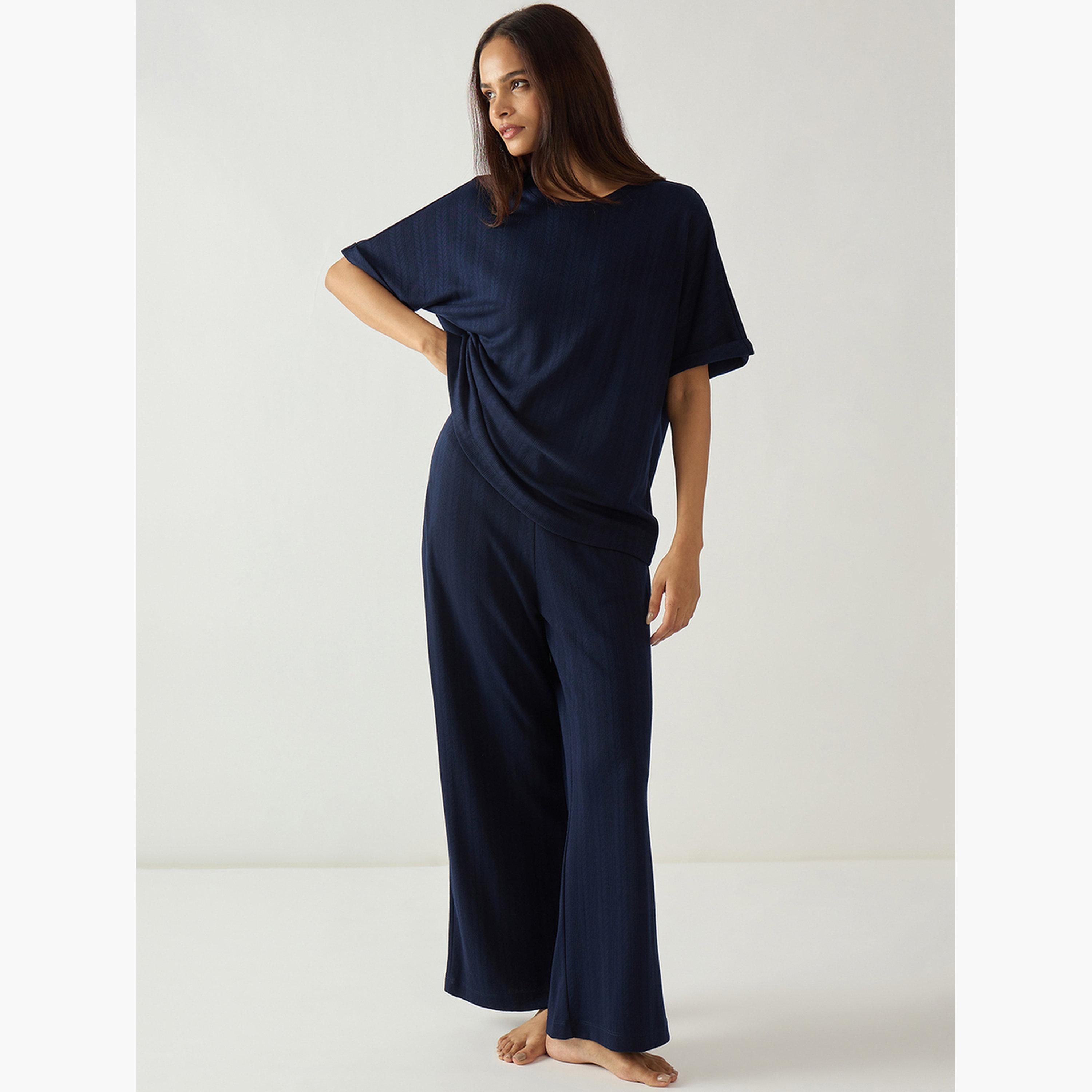 طقم ملابس منزلية بلوزة وبنطلون قصة مريحة-women-clothing-nightwear-pyjamas-longsets-image-1