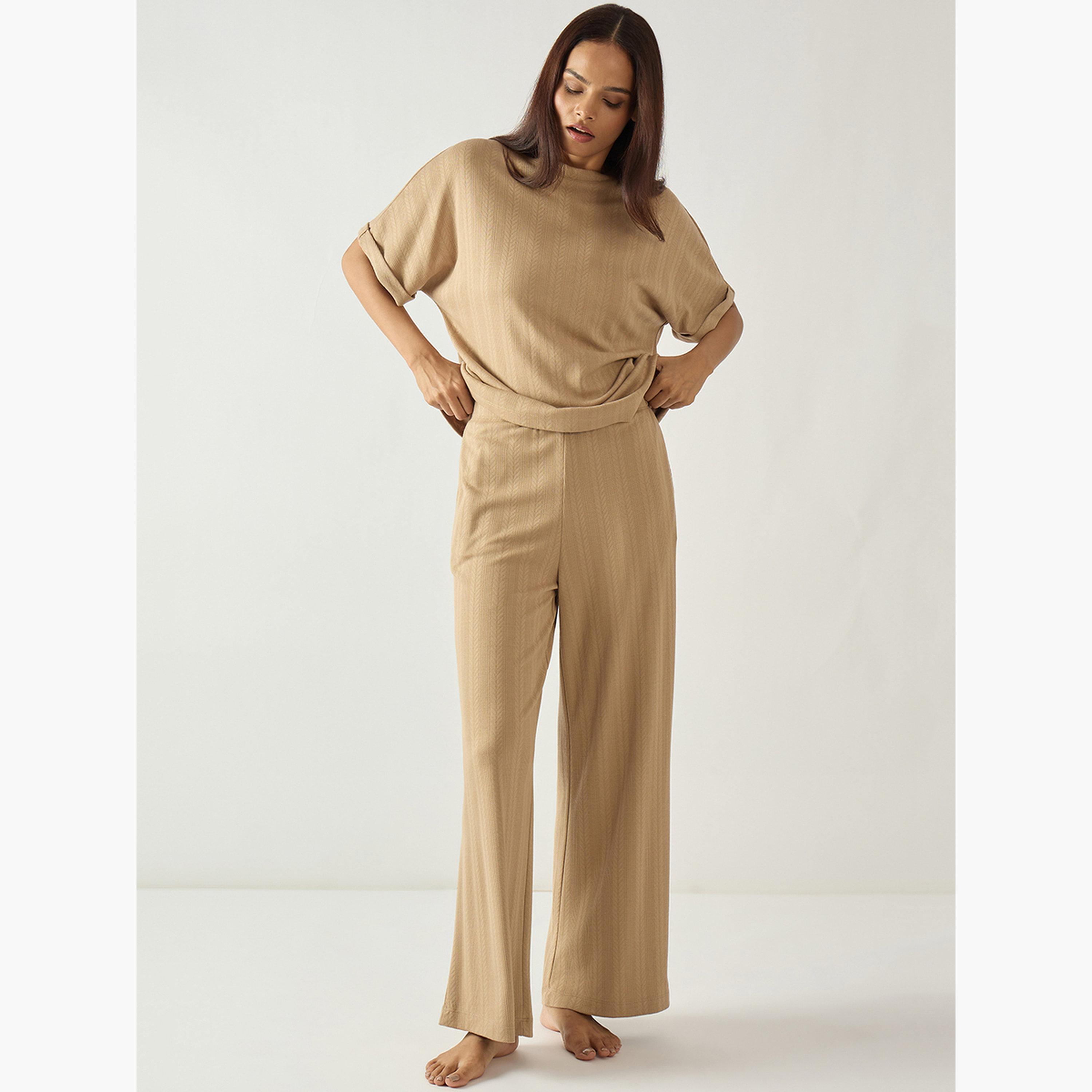 طقم ملابس منزلية بلوزة وبنطلون قصة مريحة-women-clothing-nightwear-pyjamas-longsets-image-1
