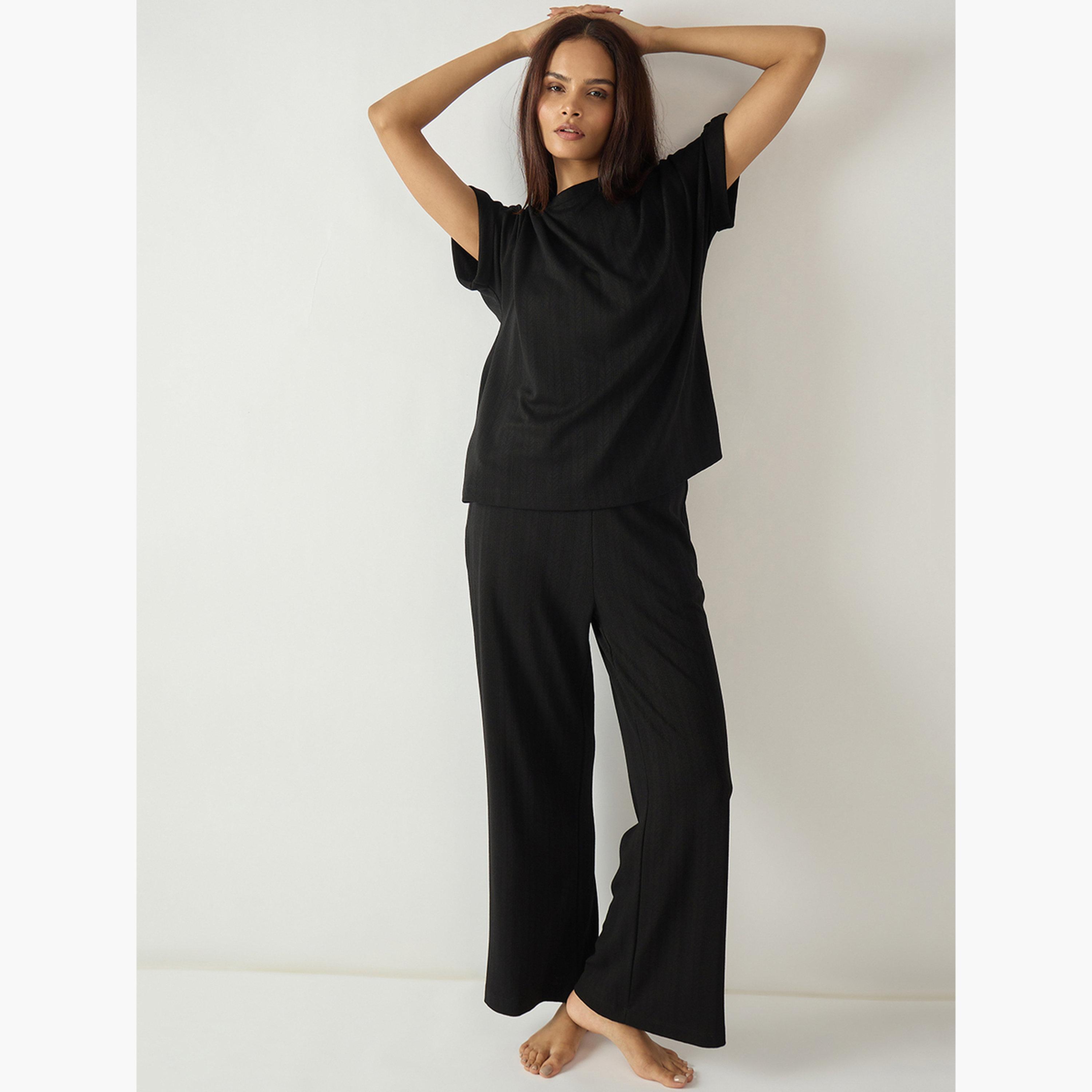 طقم ملابس منزلية بلوزة وبنطلون قصة مريحة-women-clothing-nightwear-pyjamas-longsets-image-1