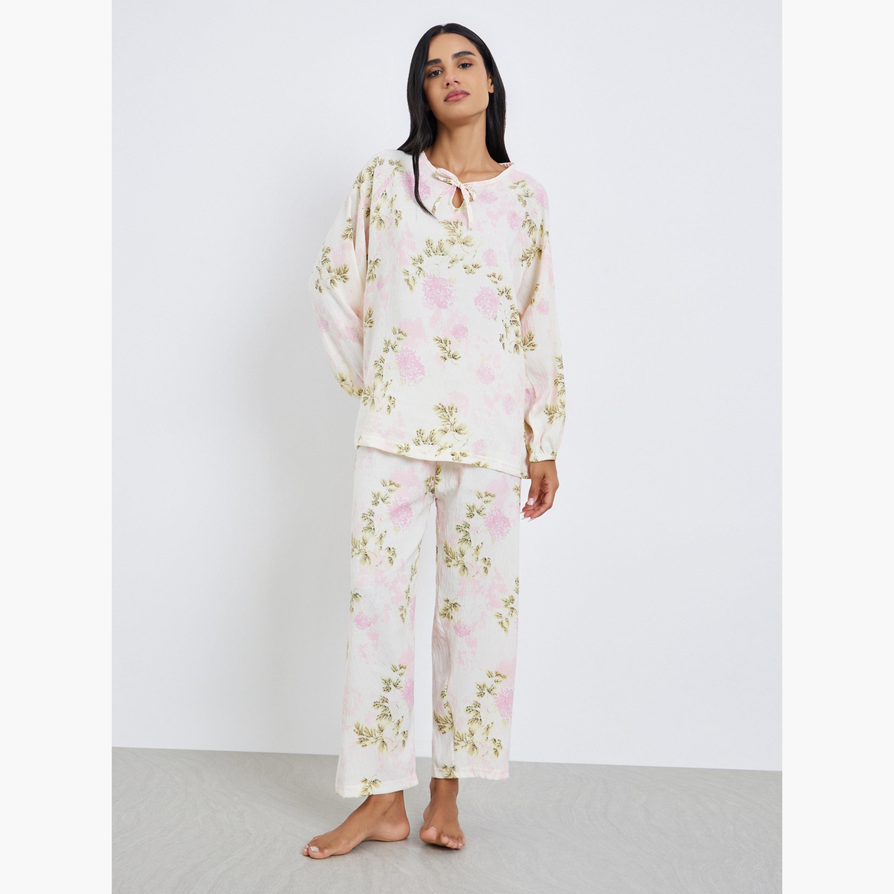 طقم بيجاما من بنطال وبلوزة بطبعة زهور-women-clothing-nightwear-pyjamas-longsets-image-1