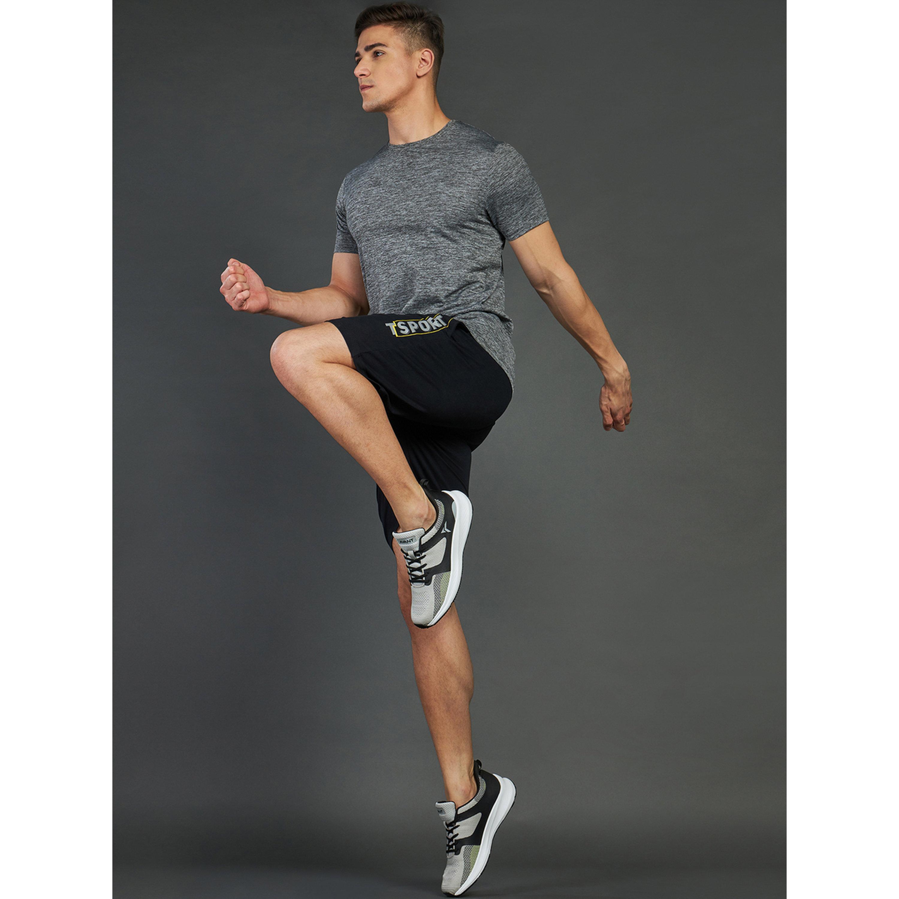 حذاء للجري بتفاصيل شعار ورباط غلق-men-shoes-sneakers-image-2