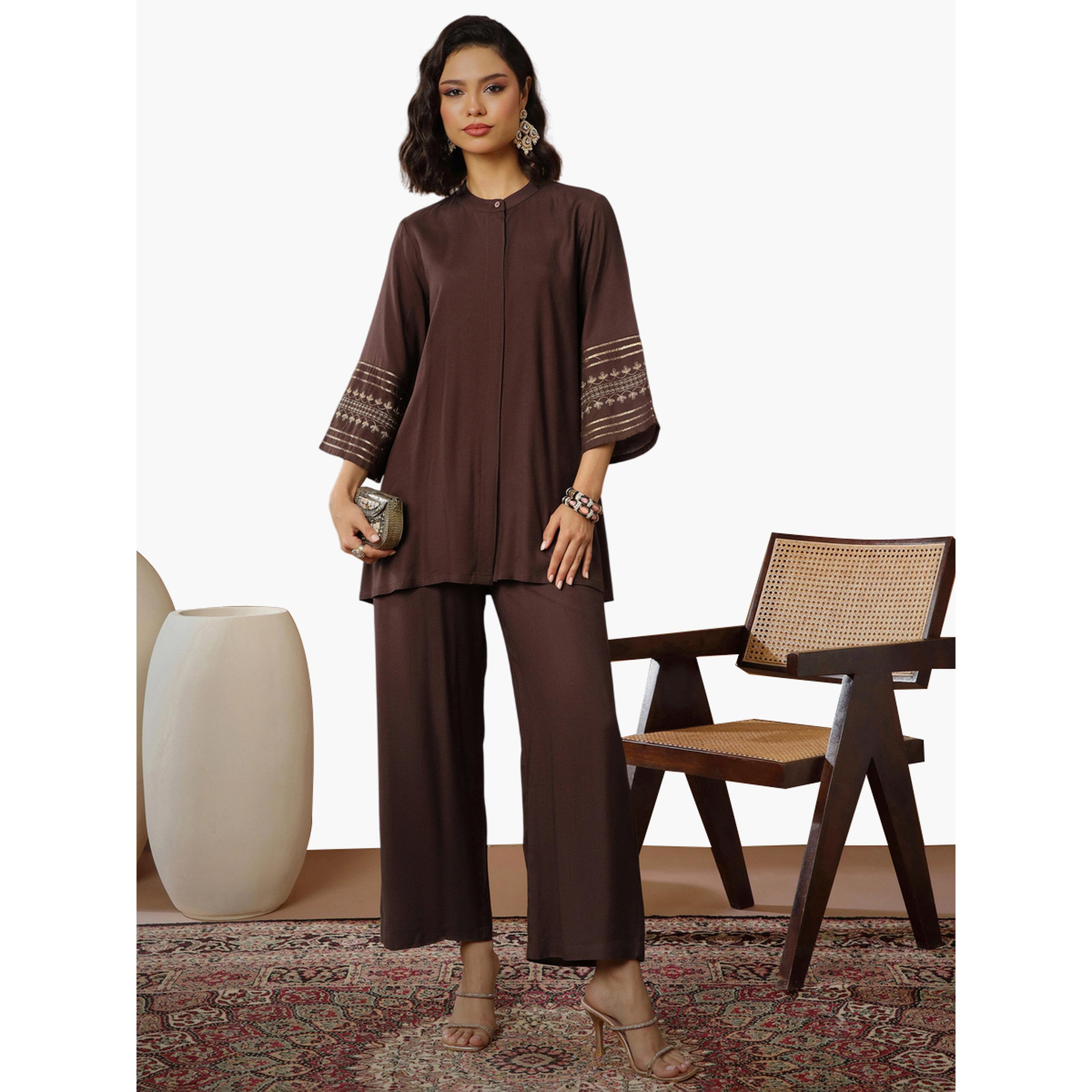 طقم منسق من بنطال وبلوزة بأكمام مطرزة بزي بني-women-clothing-coordsets-image-1