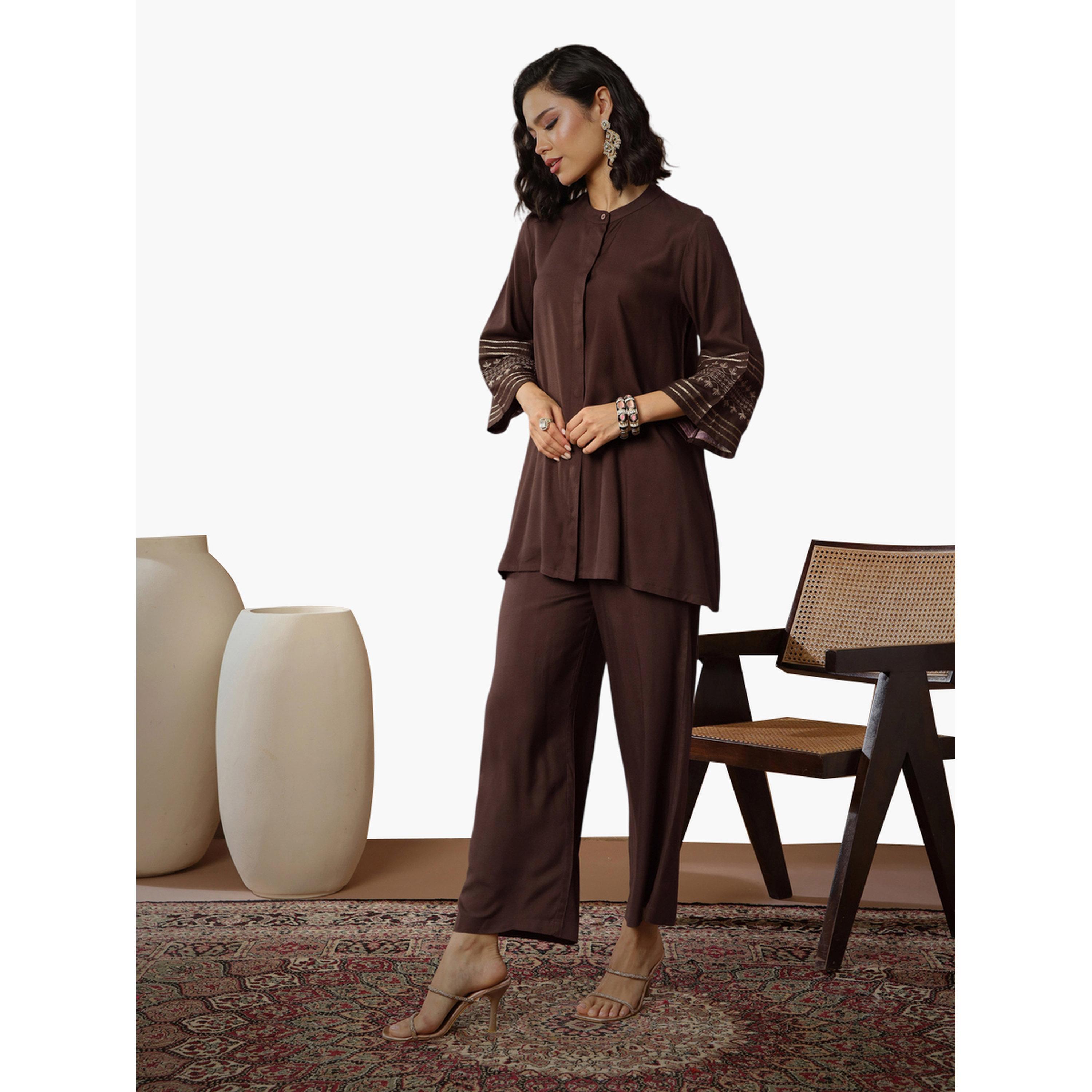 طقم منسق من بنطال وبلوزة بأكمام مطرزة بزي بني-women-clothing-coordsets-image-3