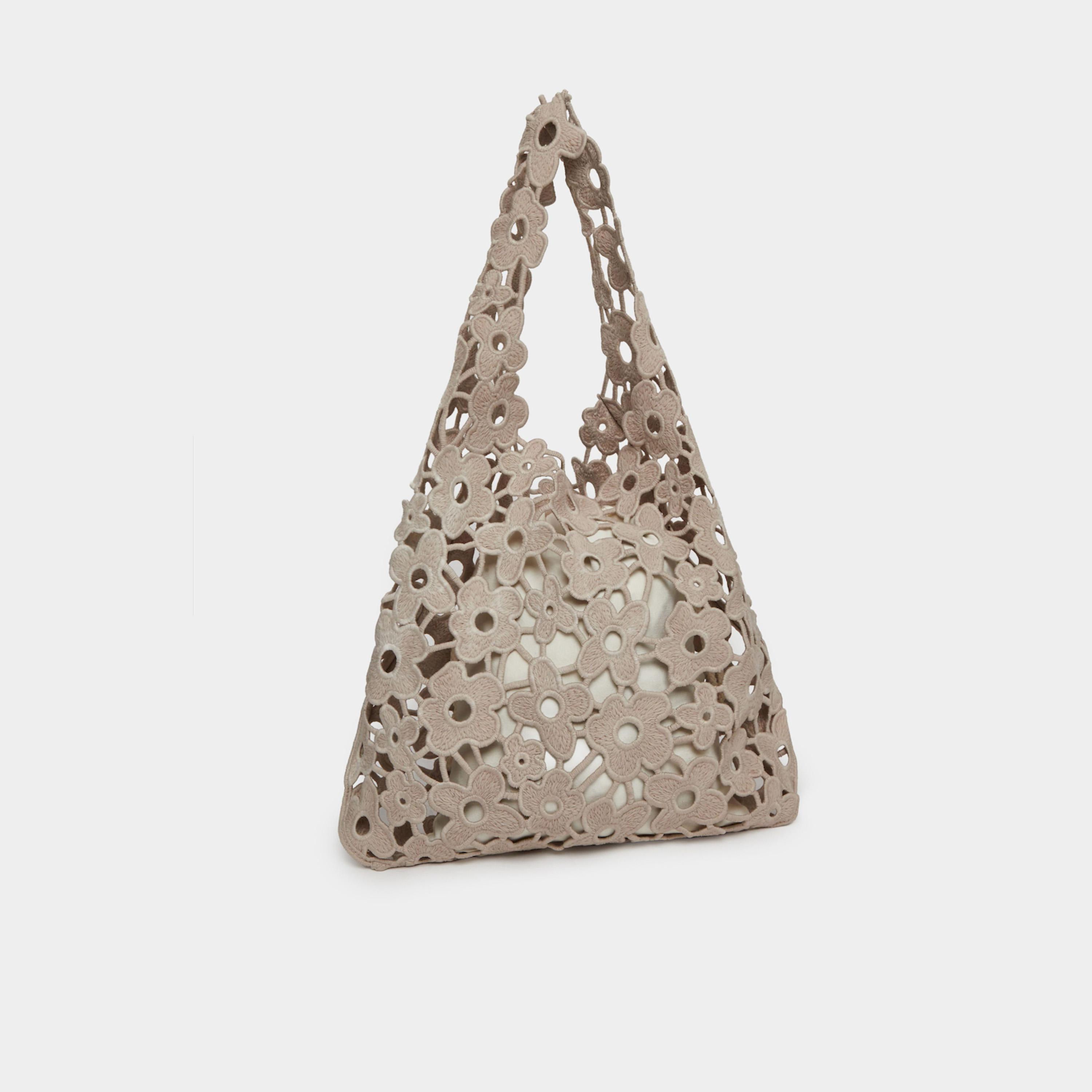 ستايلي - حقيبة تسوق بيج نقشة زهور كروشيه-women-bagsandwallets-handbags-image-1