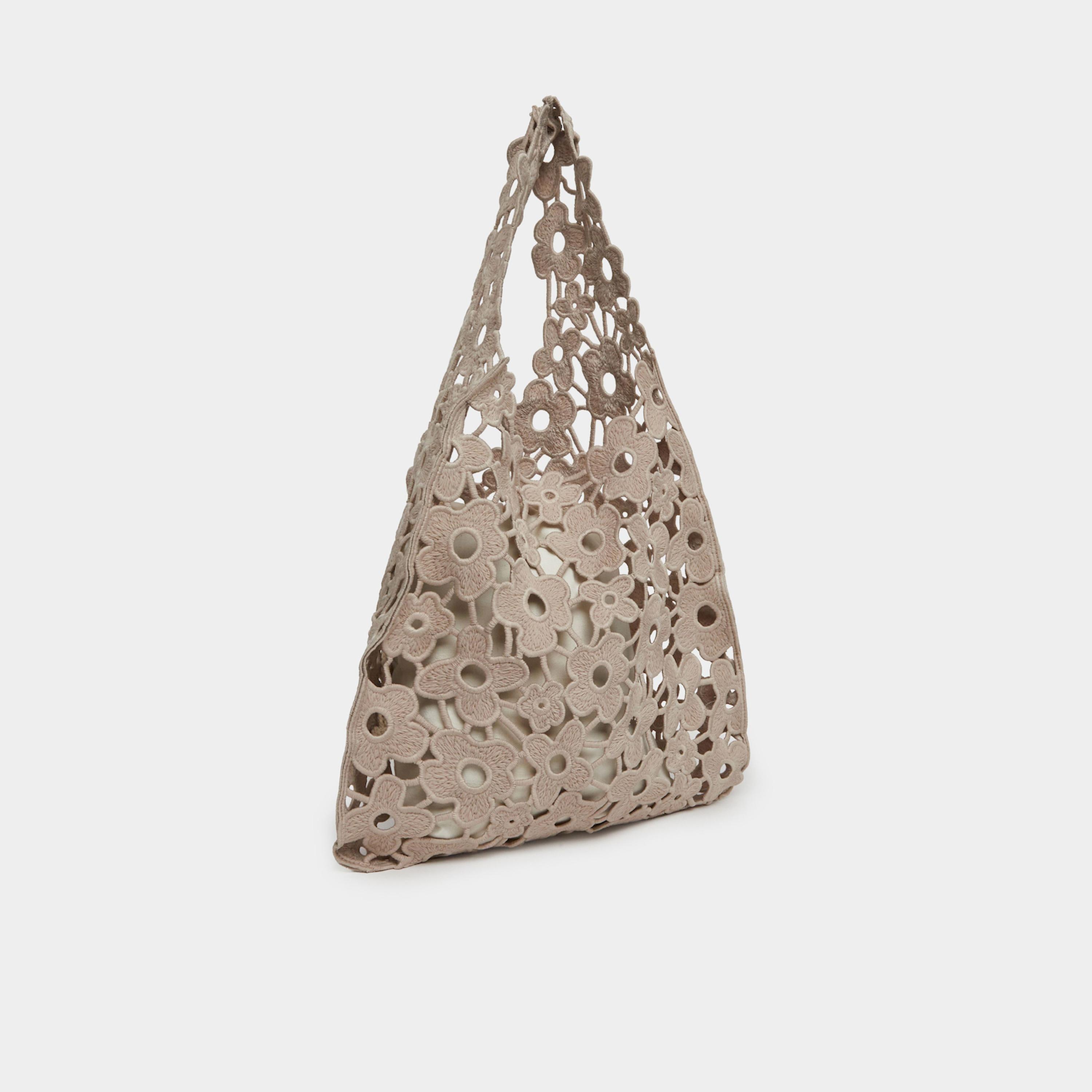 ستايلي - حقيبة تسوق بيج نقشة زهور كروشيه-women-bagsandwallets-handbags-image-3