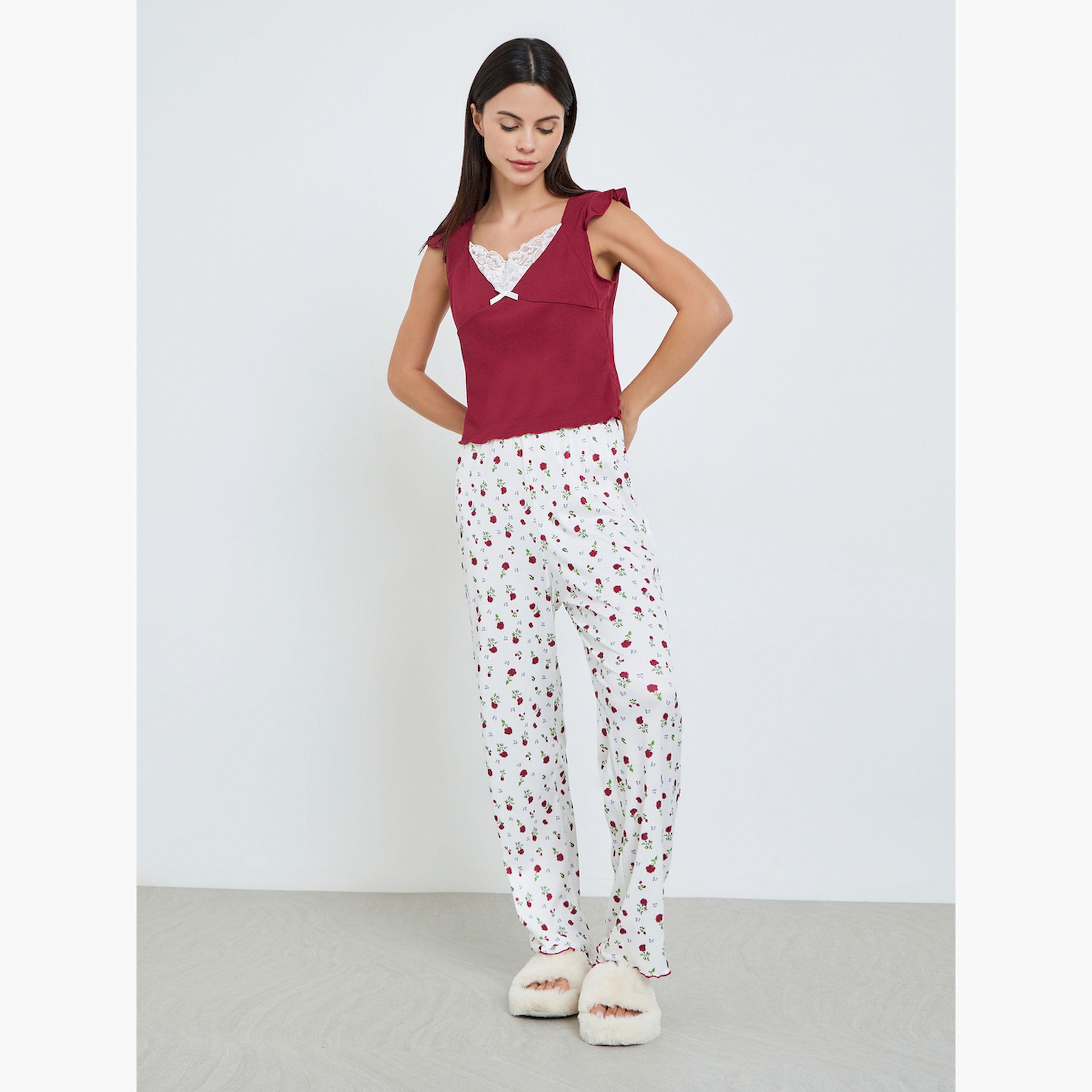 طقم بيجاما مطبوع وبلوزة بياقة دانتيل وتفاصيل مُتباينة-women-clothing-nightwear-pyjamas-longsets-image-1