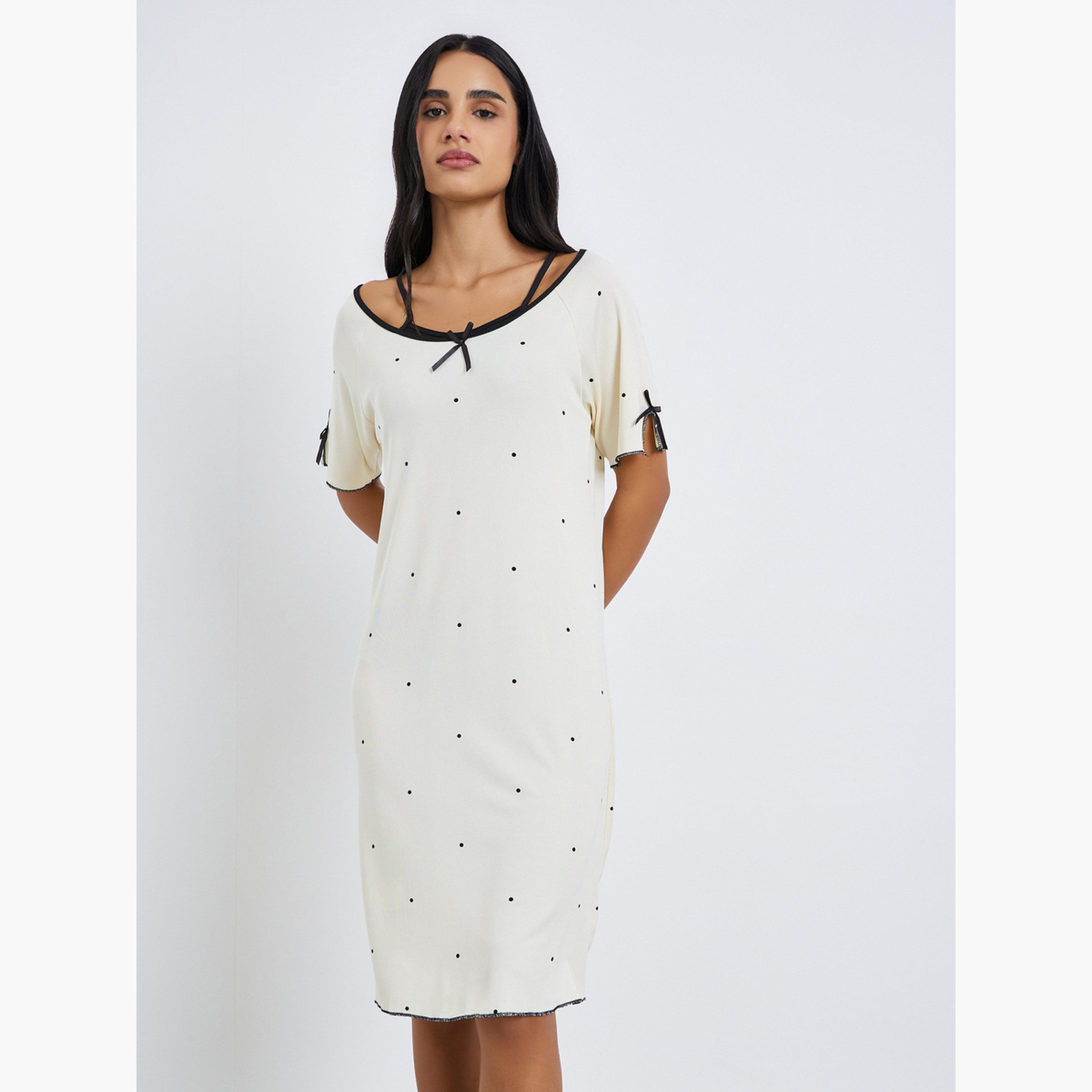 قميص نوم بطبعة نقاط ومزين بفيونكة-women-clothing-nightwear-nighties-image-2