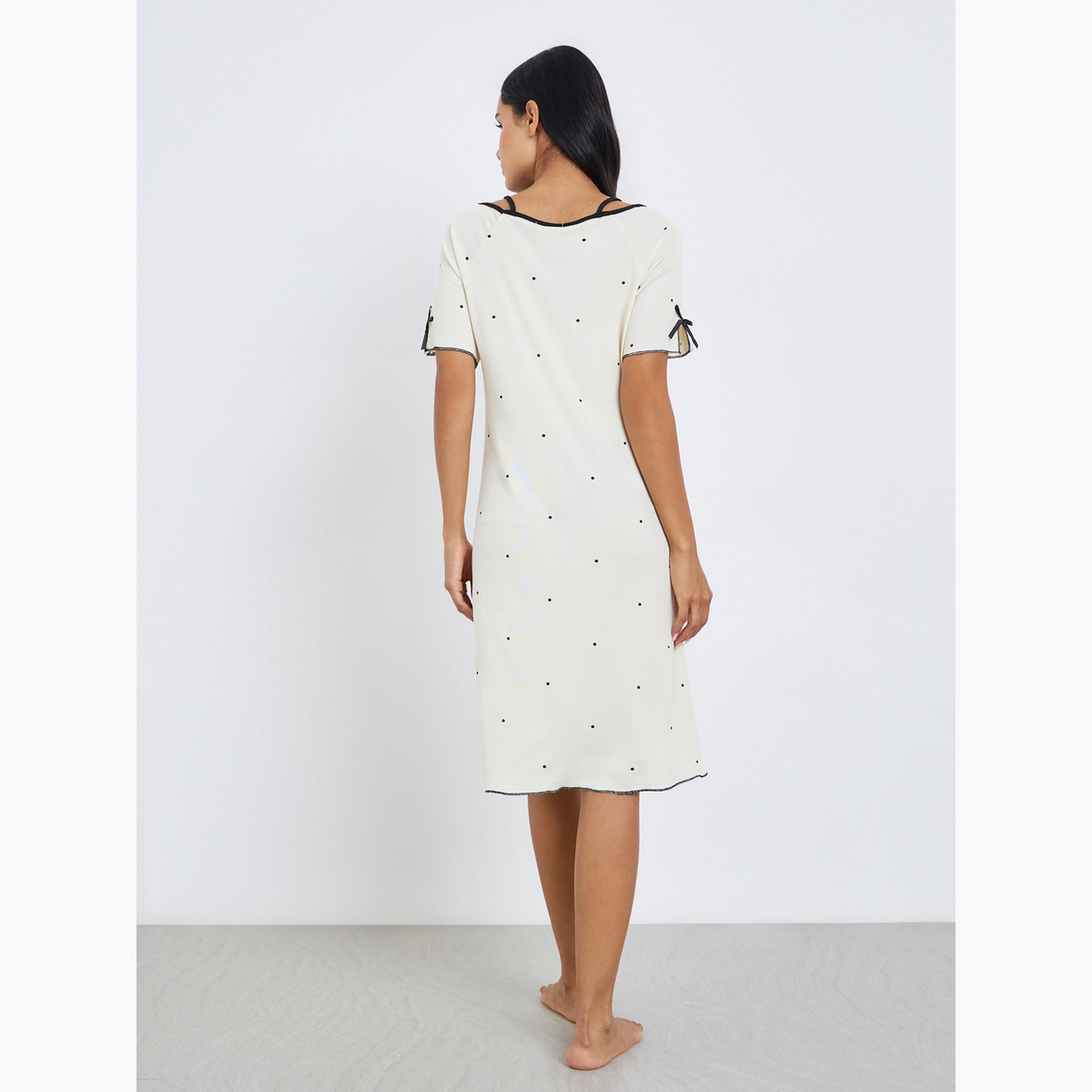 قميص نوم بطبعة نقاط ومزين بفيونكة-women-clothing-nightwear-nighties-image-4