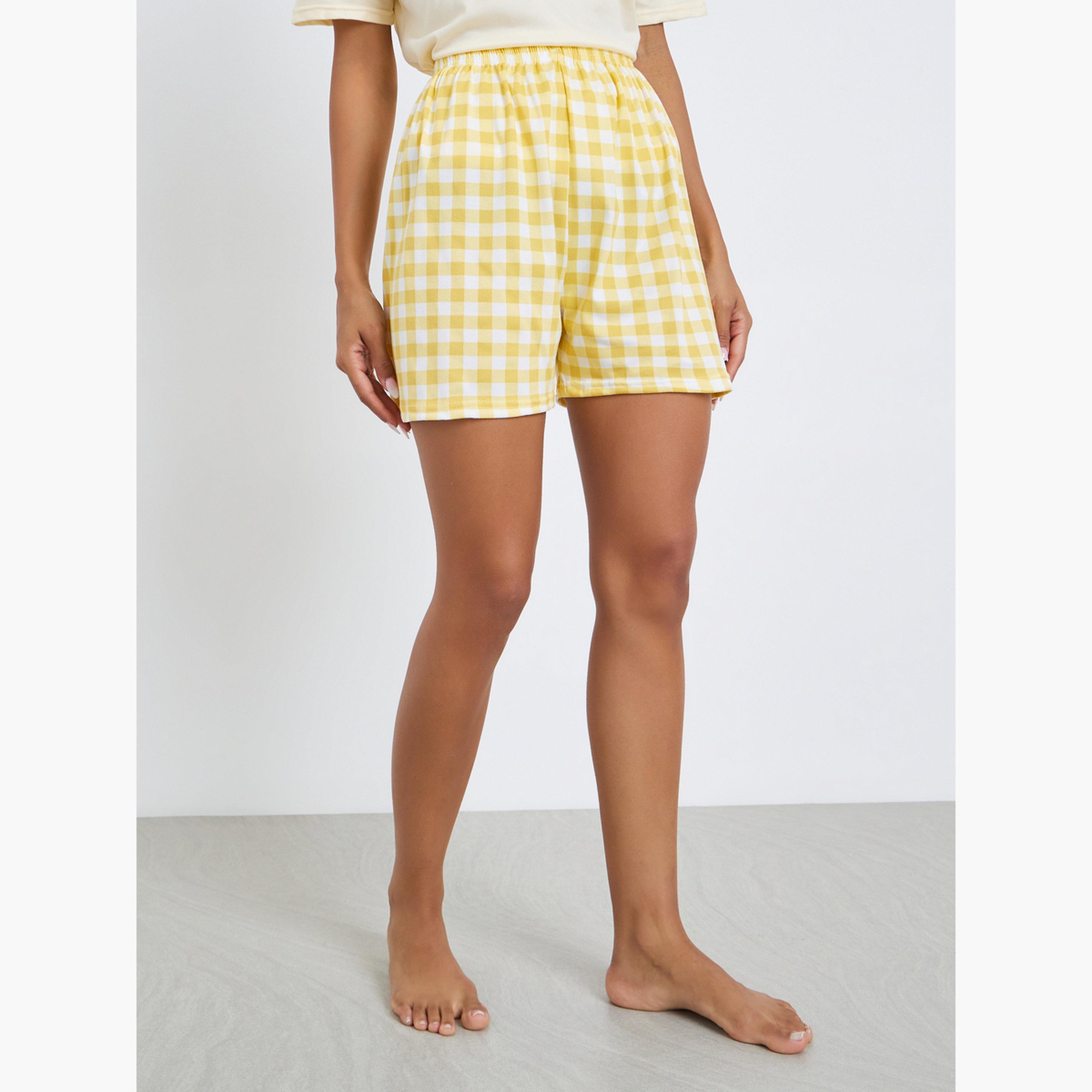 طقم تيشيرت بأكمام قصيرة وشورت بطبعة نص-women-clothing-nightwear-pyjamas-shortsets-image-4