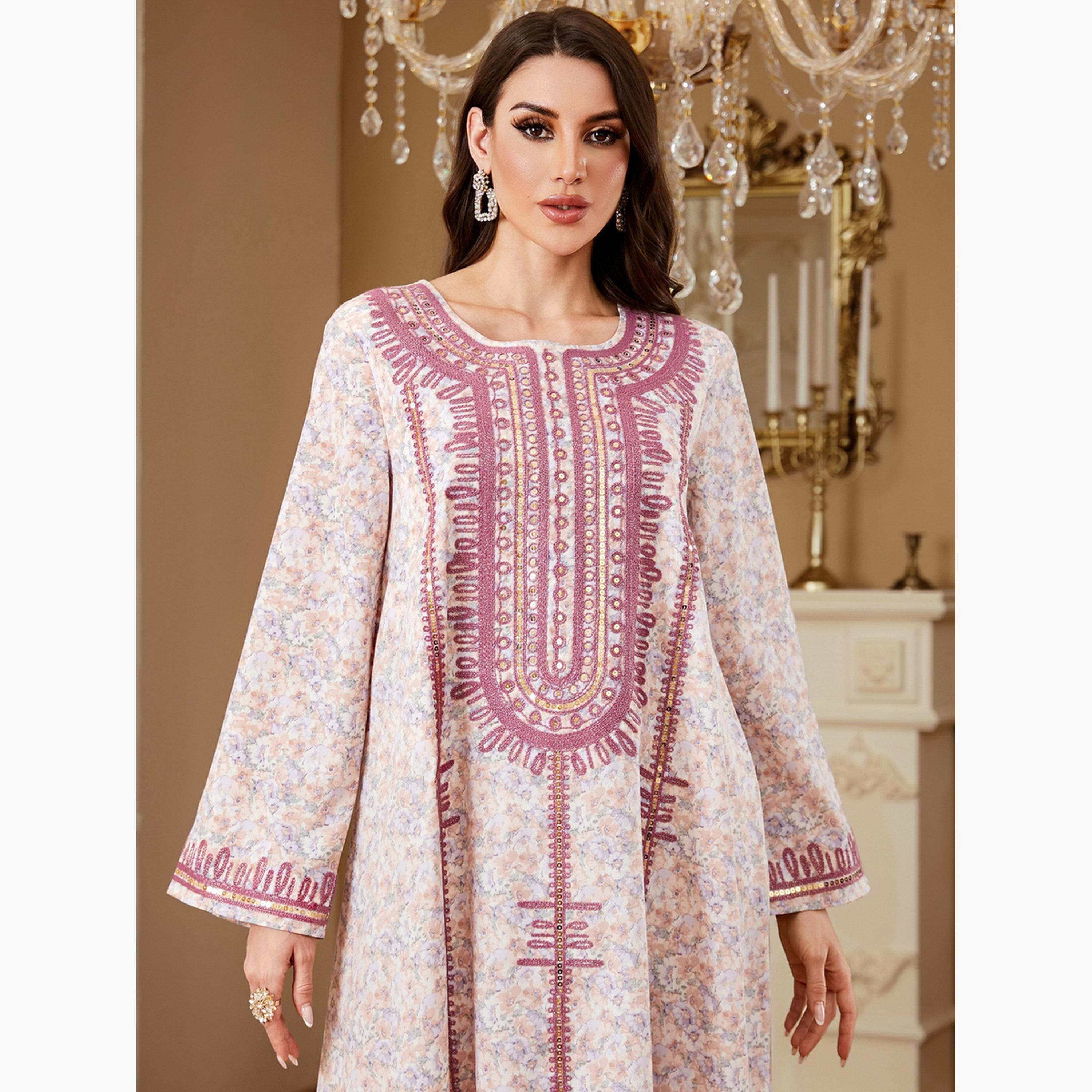 جلابية بتفاصيل مطرزة وطبعة زهور مع حجاب-women-arabicclothing-jalabiyas-image-2