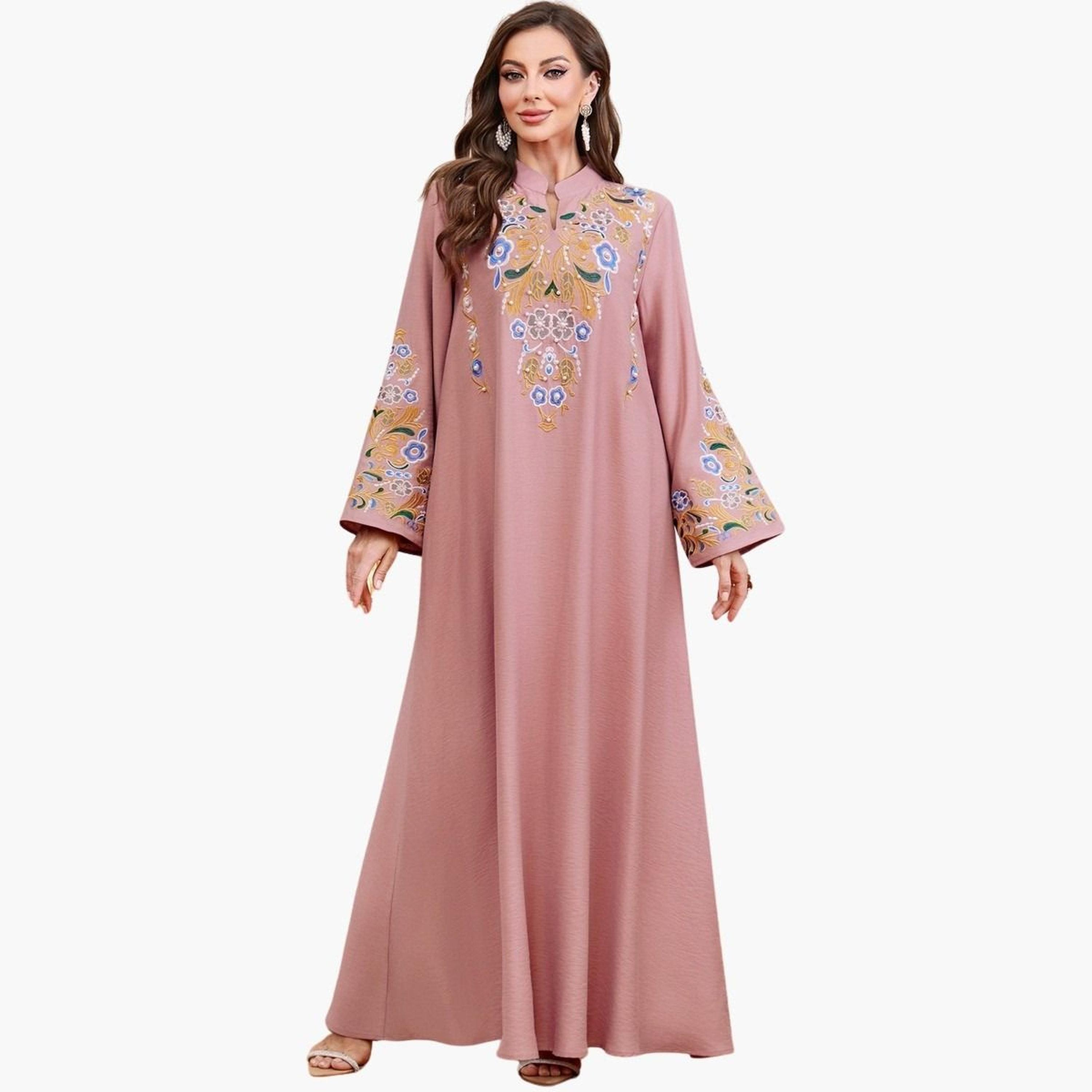 جلابية بياقة دائرية وتفاصيل لؤلؤ صناعي-women-arabicclothing-jalabiyas-image-1