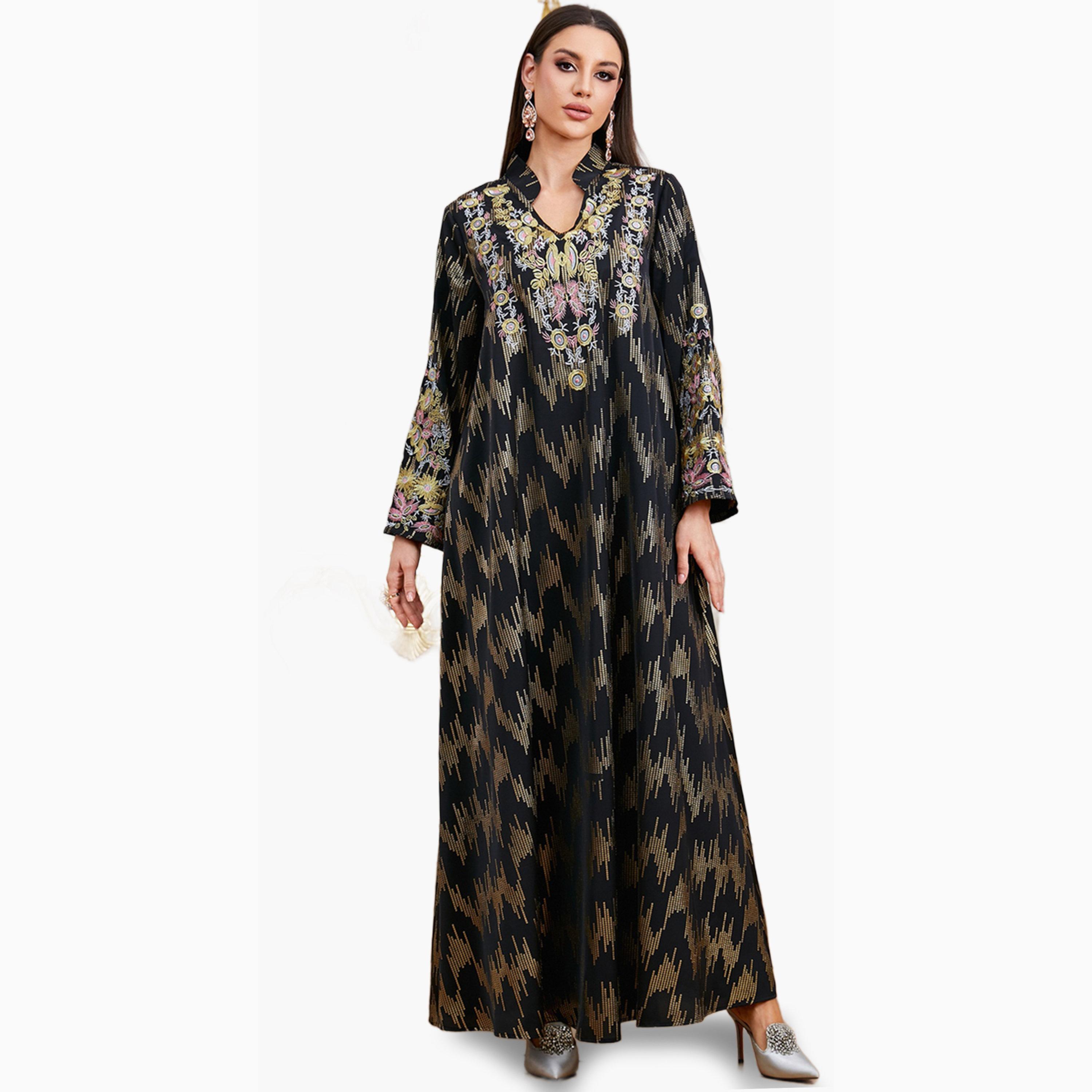 جلابية سوداء بياقة وترتر مع تفاصيل مطرزة-women-arabicclothing-jalabiyas-image-1