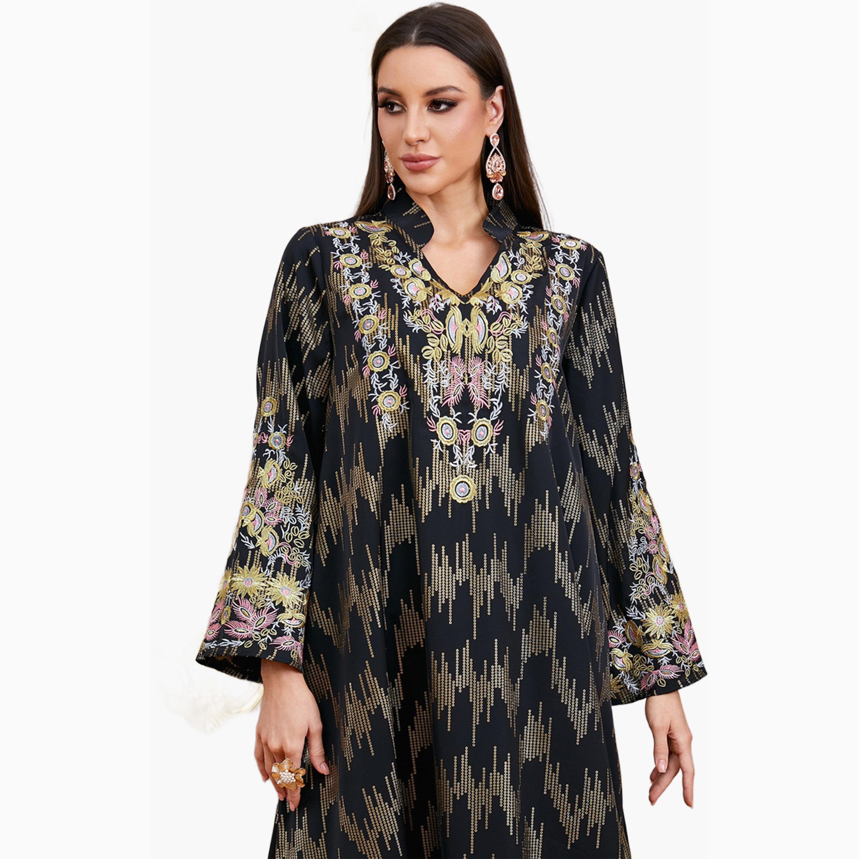 جلابية سوداء بياقة وترتر مع تفاصيل مطرزة-women-arabicclothing-jalabiyas-image-2