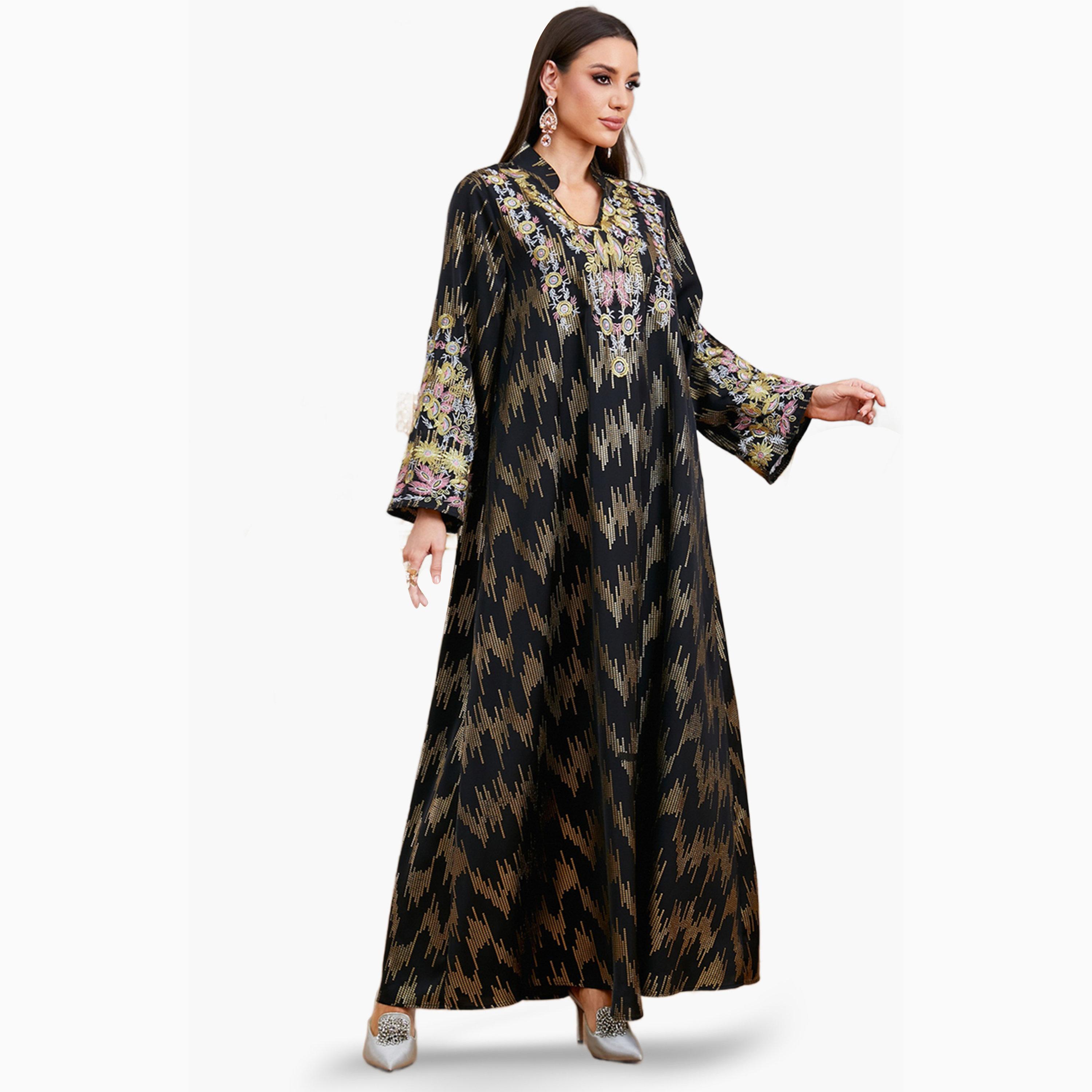 جلابية سوداء بياقة وترتر مع تفاصيل مطرزة-women-arabicclothing-jalabiyas-image-5