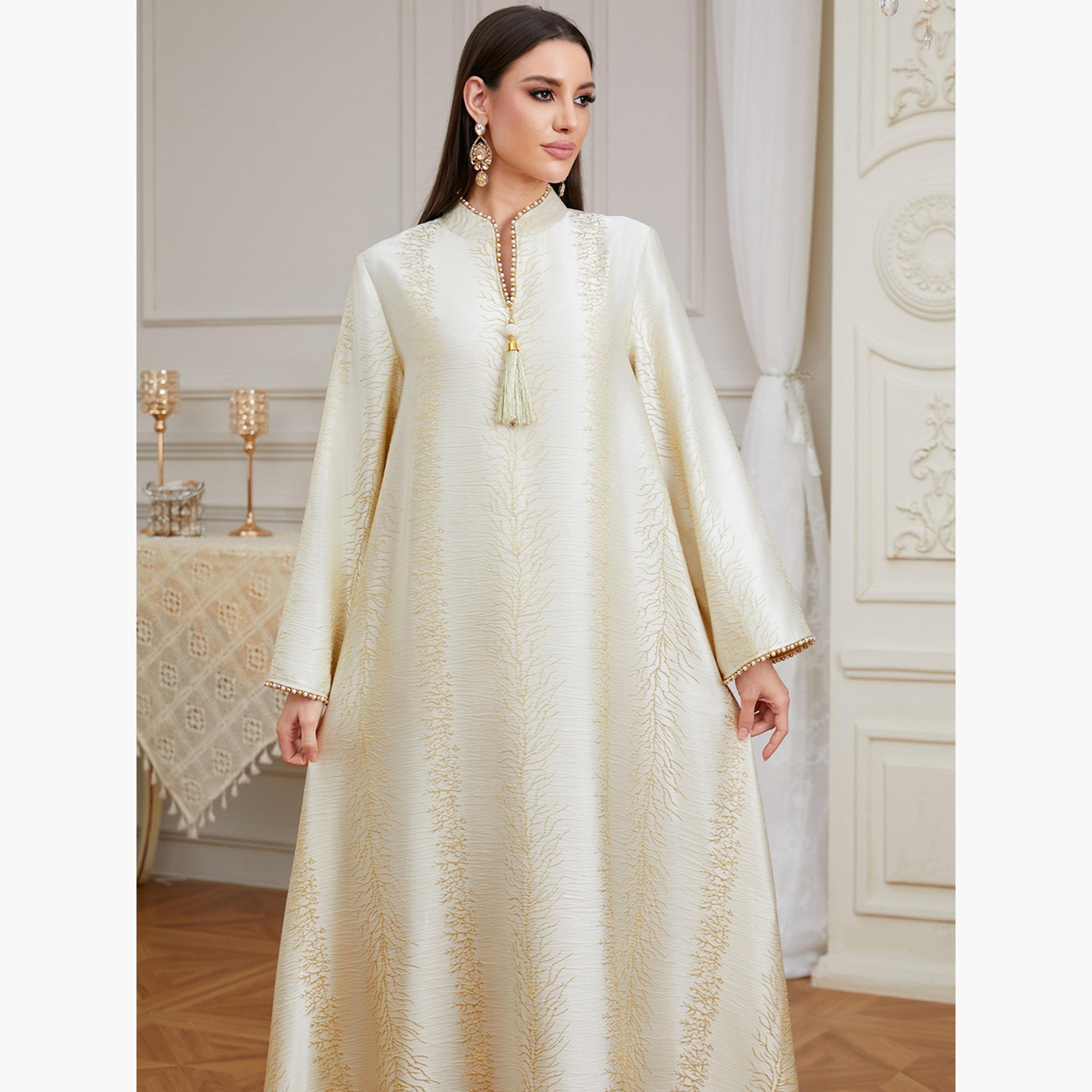 جلابية بفرابات ولؤلؤ صناعي وقماش بارز الملمس-women-arabicclothing-jalabiyas-image-5