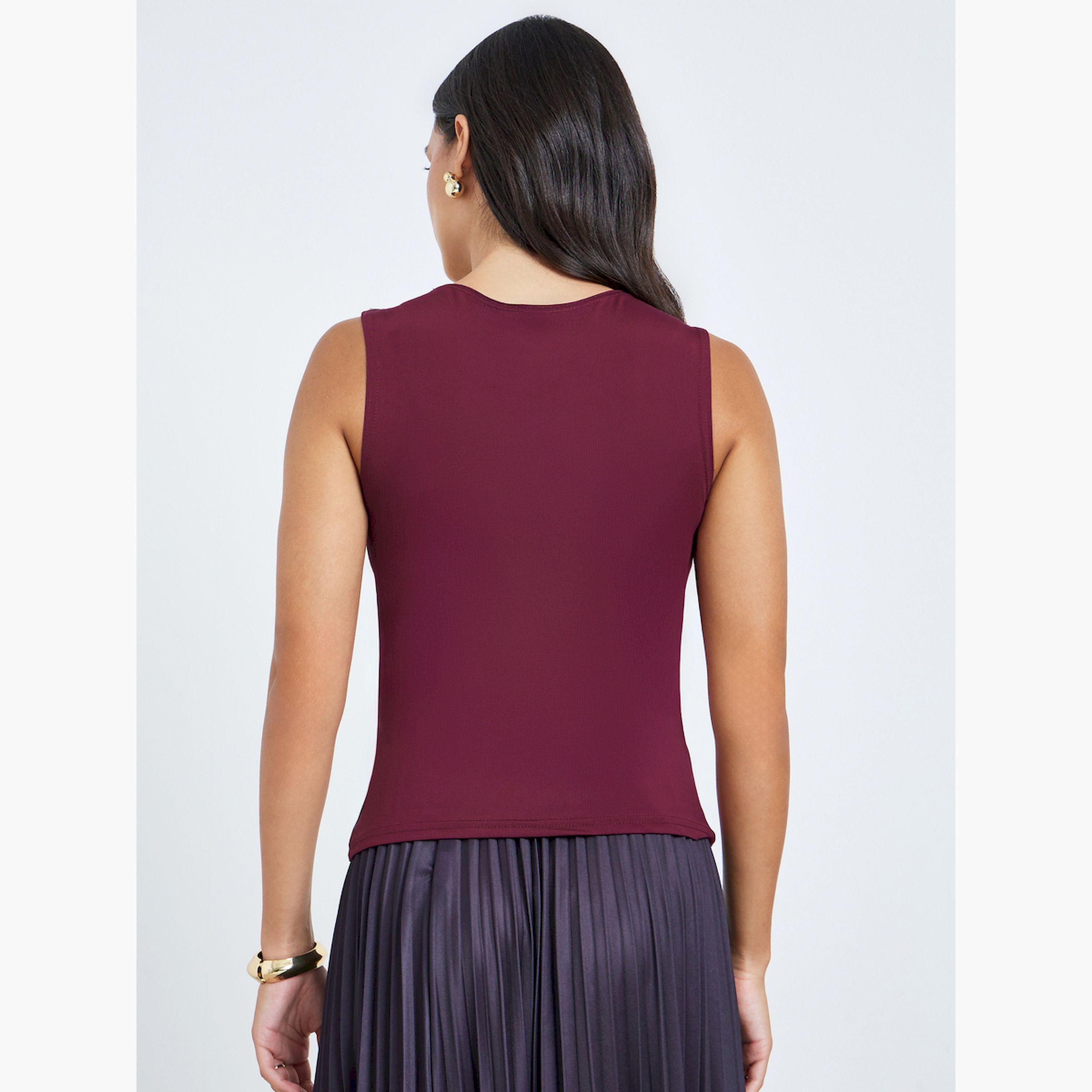 ستايلي - بلوزة كت بدون أكمام ياقة على شكل قلب لون برغندي-women-clothing-shirtsandblouses-blouses-image-3