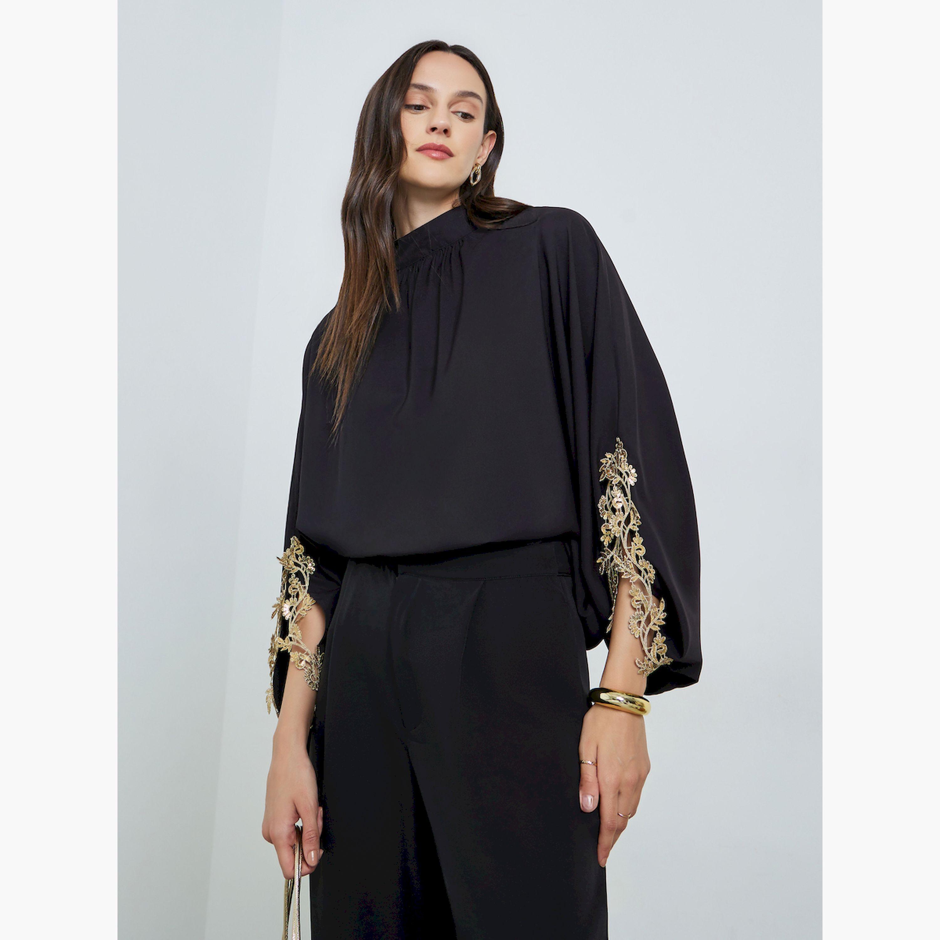 بلوزة بتفاصيل دانتيل وأكمام مفتوحة-women-clothing-shirtsandblouses-blouses-image-1