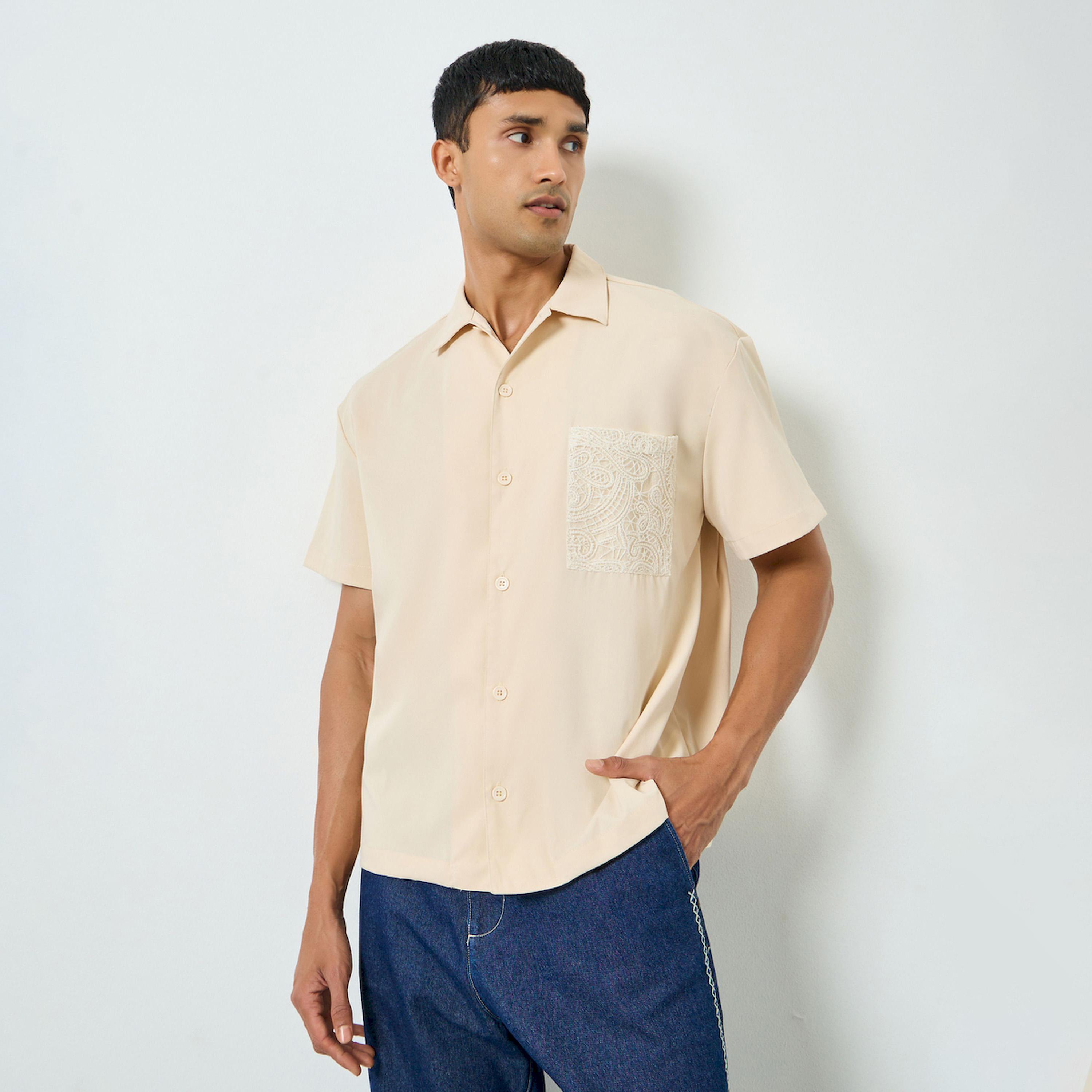 قميص بتفاصيل جيب كروشيه-men-clothing-shirts-image-1