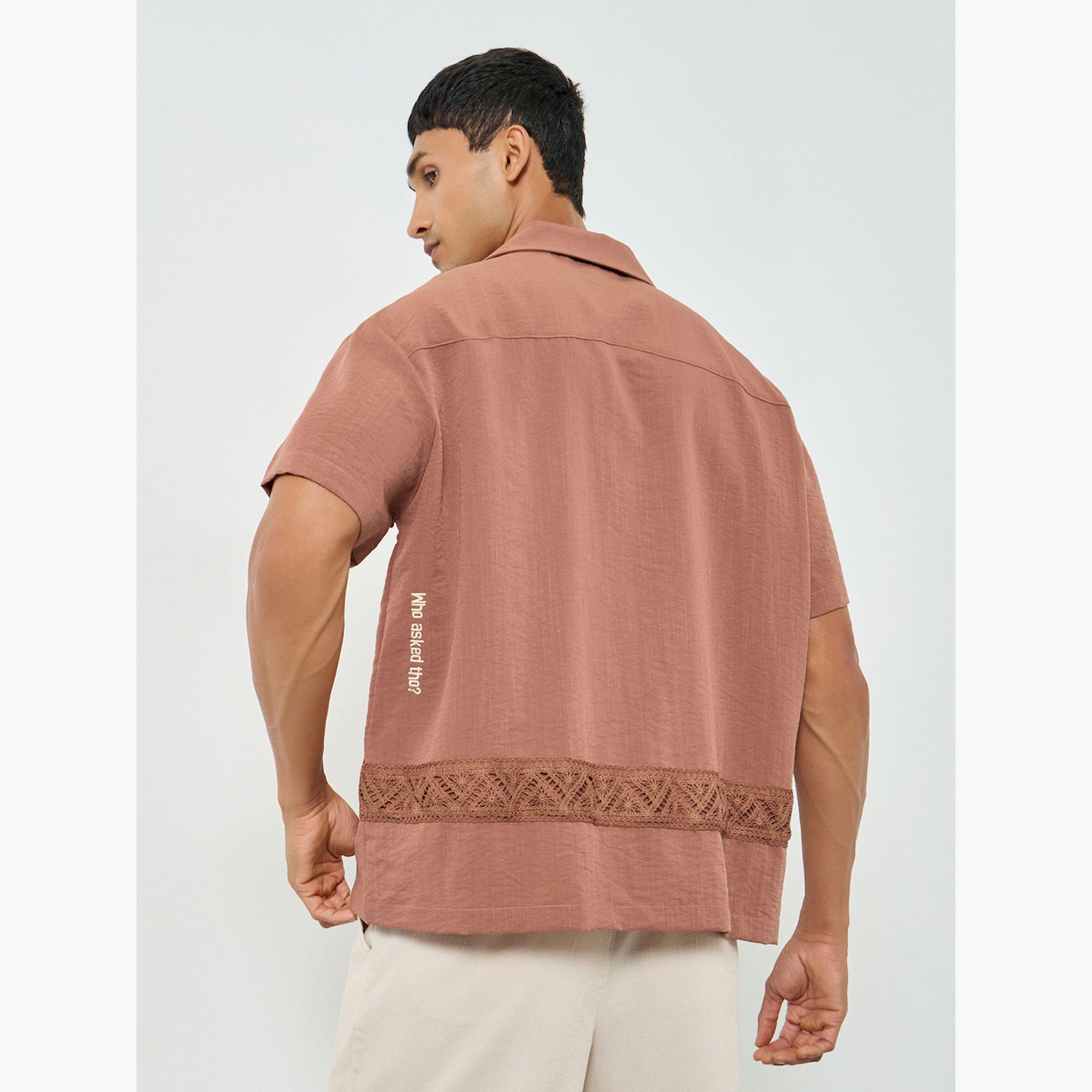 قميص واسع بأكمام قصيرة وتفاصيل دانتيل-men-clothing-shirts-image-3