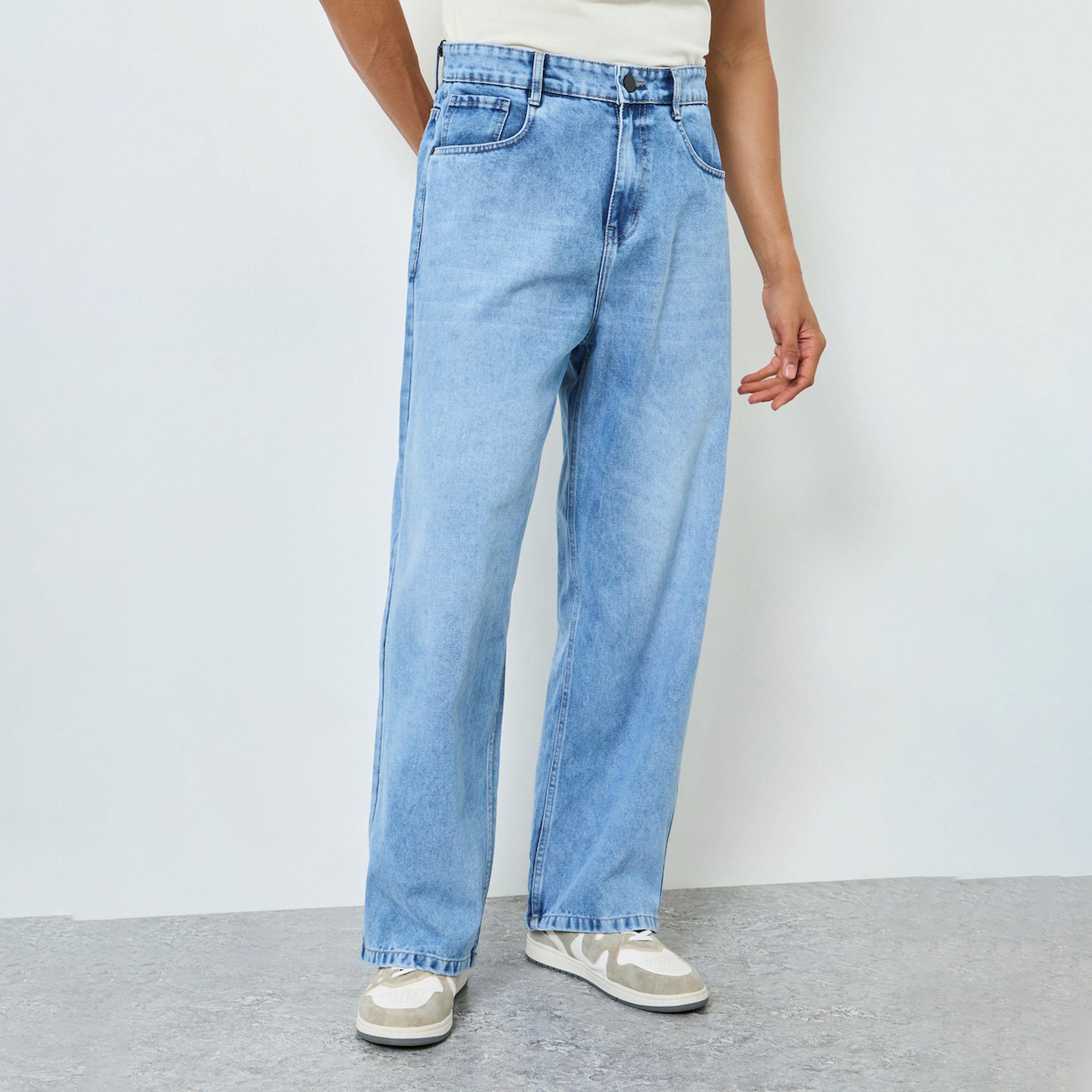 جينز بخصر متوسط وقصة واسعة باهتة-men-clothing-bottoms-jeans-image-1