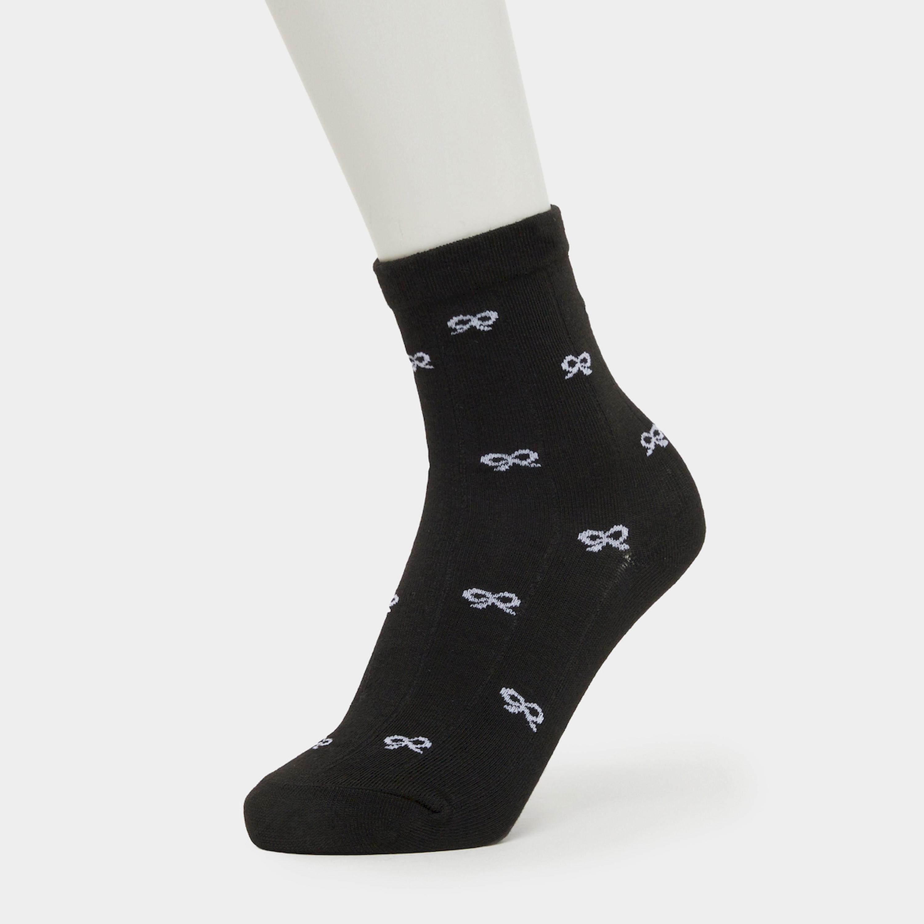 عبوة من 5 قطع جوارب قصيرة وتفاصيل فيونكة-women-socksandstockings-image-4
