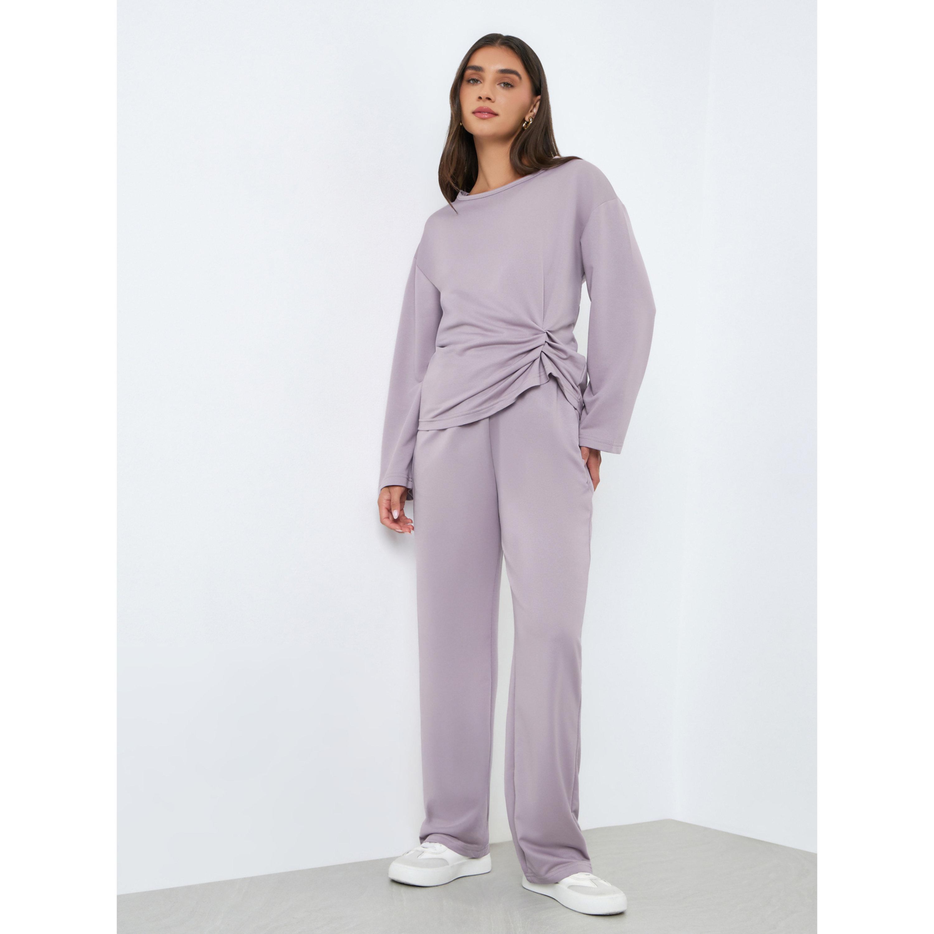 طقم من بلوزة بعقدة أمامية وجوغربأرجل واسعة-women-clothing-coordsets-image-1