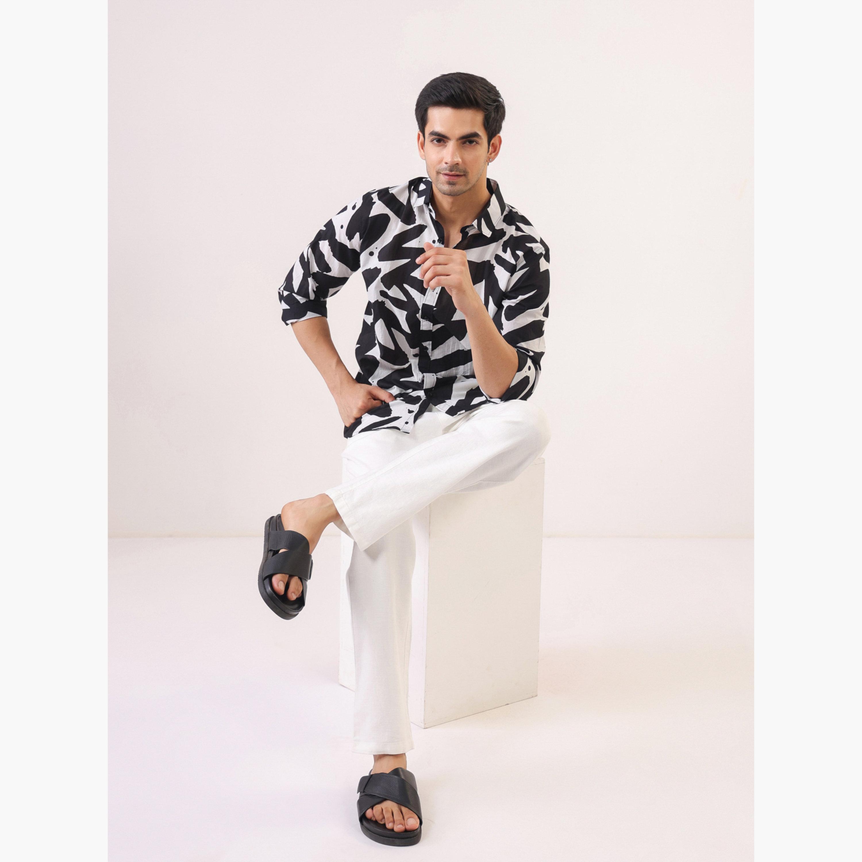 قميص قطن مطبع بقصة مريحة للرجال-men-clothing-shirts-image-6