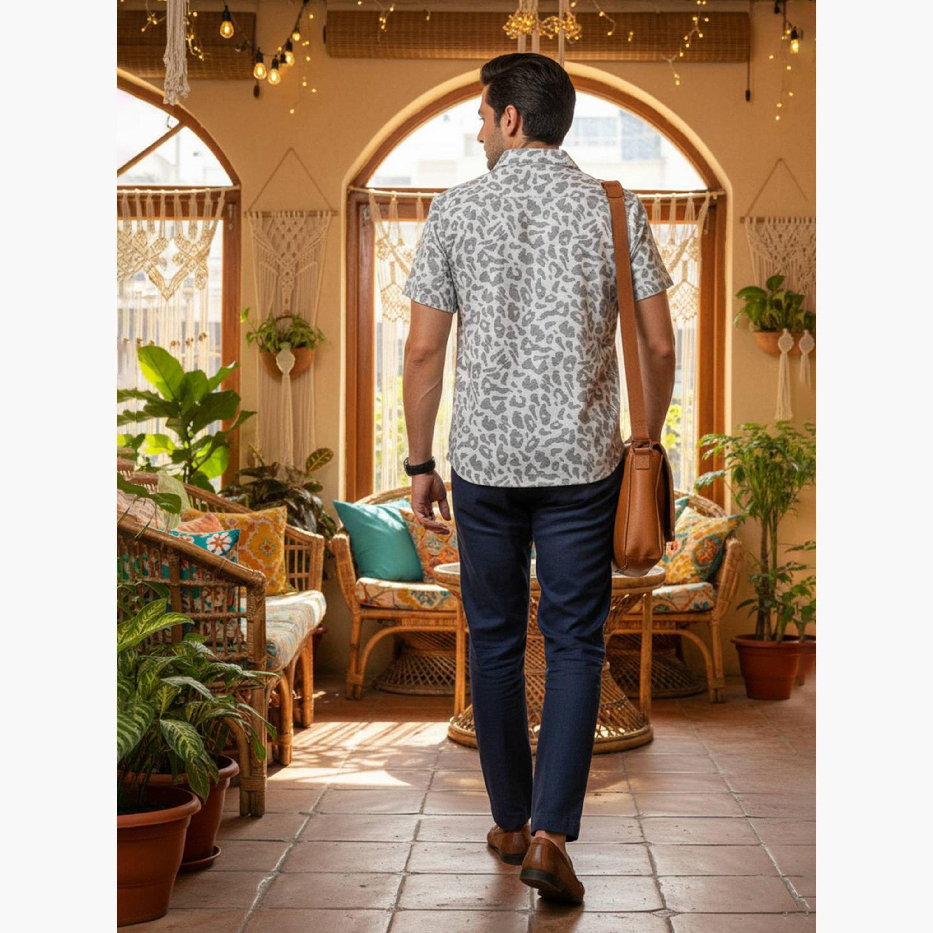 قميص بطبعة حيوانات وقصة مريحة للرجال-men-clothing-shirts-image-3
