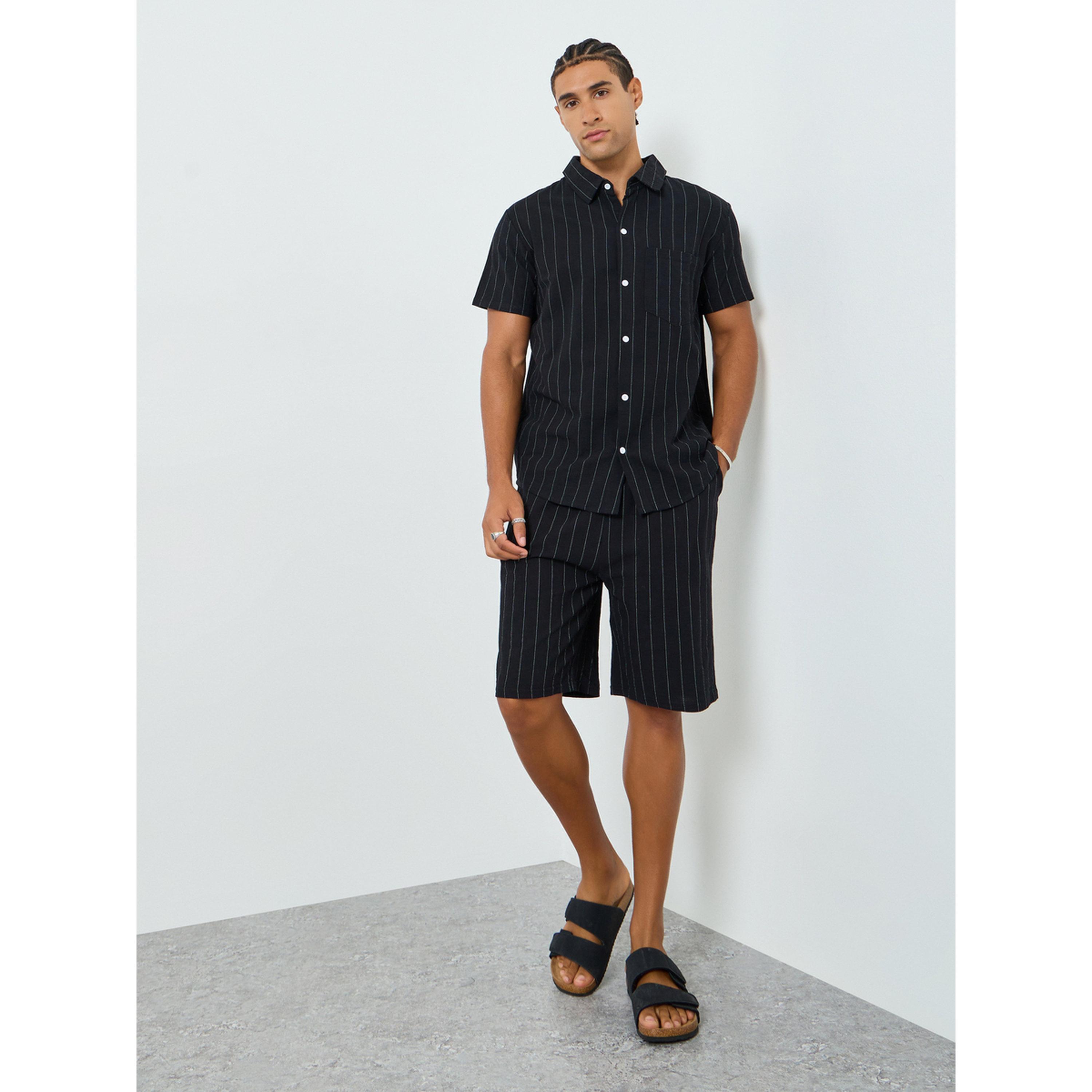 طقم من قميص مخطط بجيوب وشورت-men-clothing-coordsets-image-2
