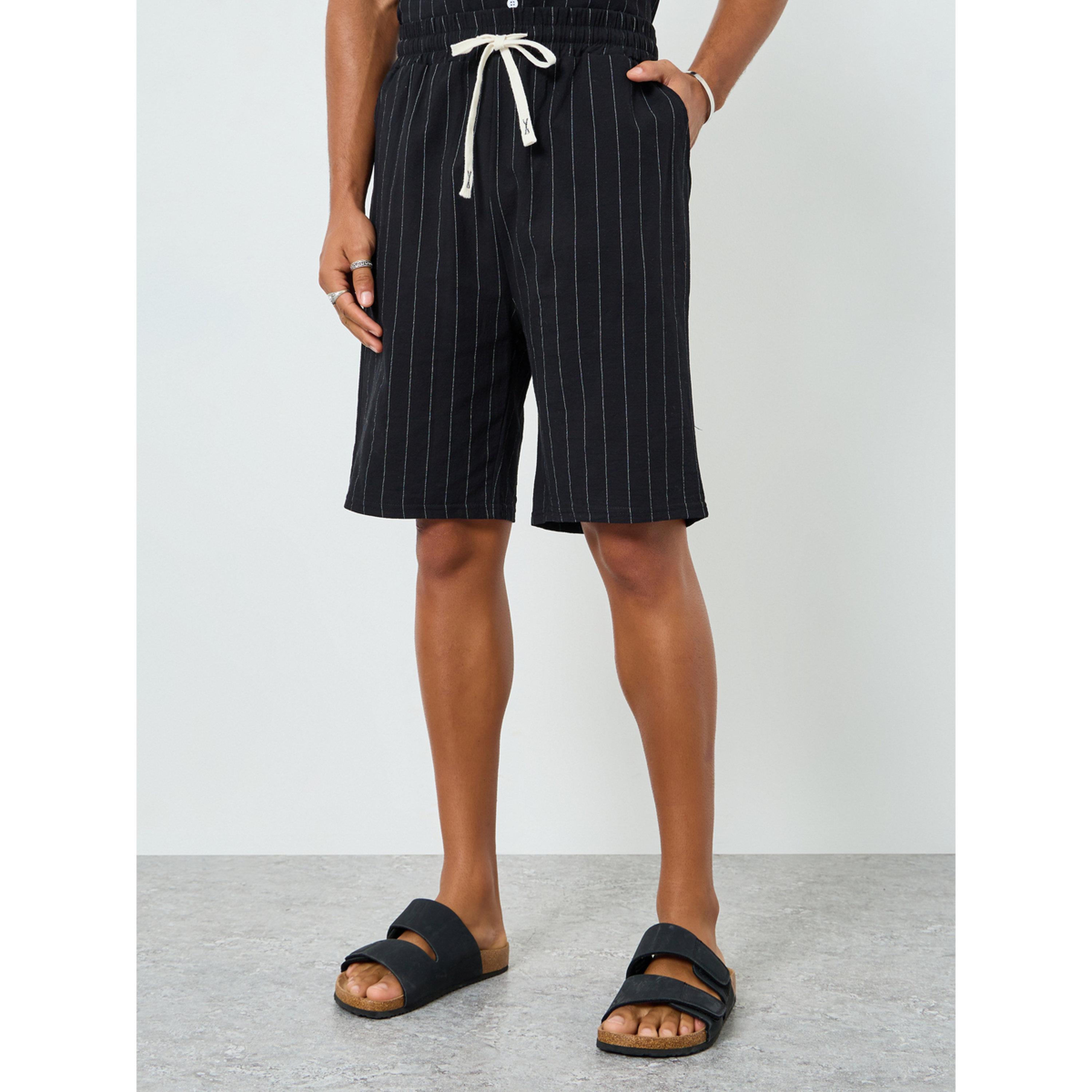 طقم من قميص مخطط بجيوب وشورت-men-clothing-coordsets-image-6