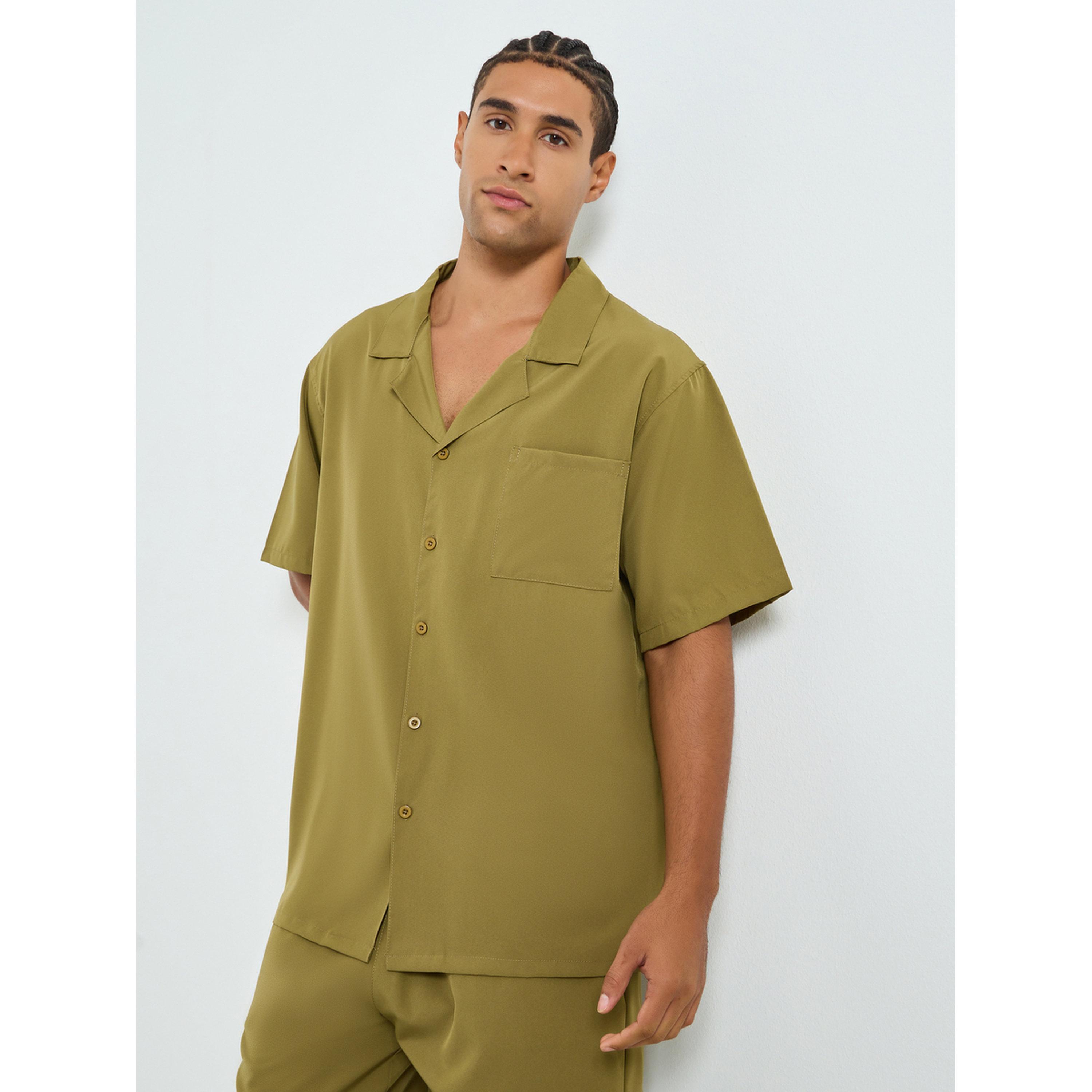 طقم من قميص بجيوب وشورت سادة-men-clothing-coordsets-image-4