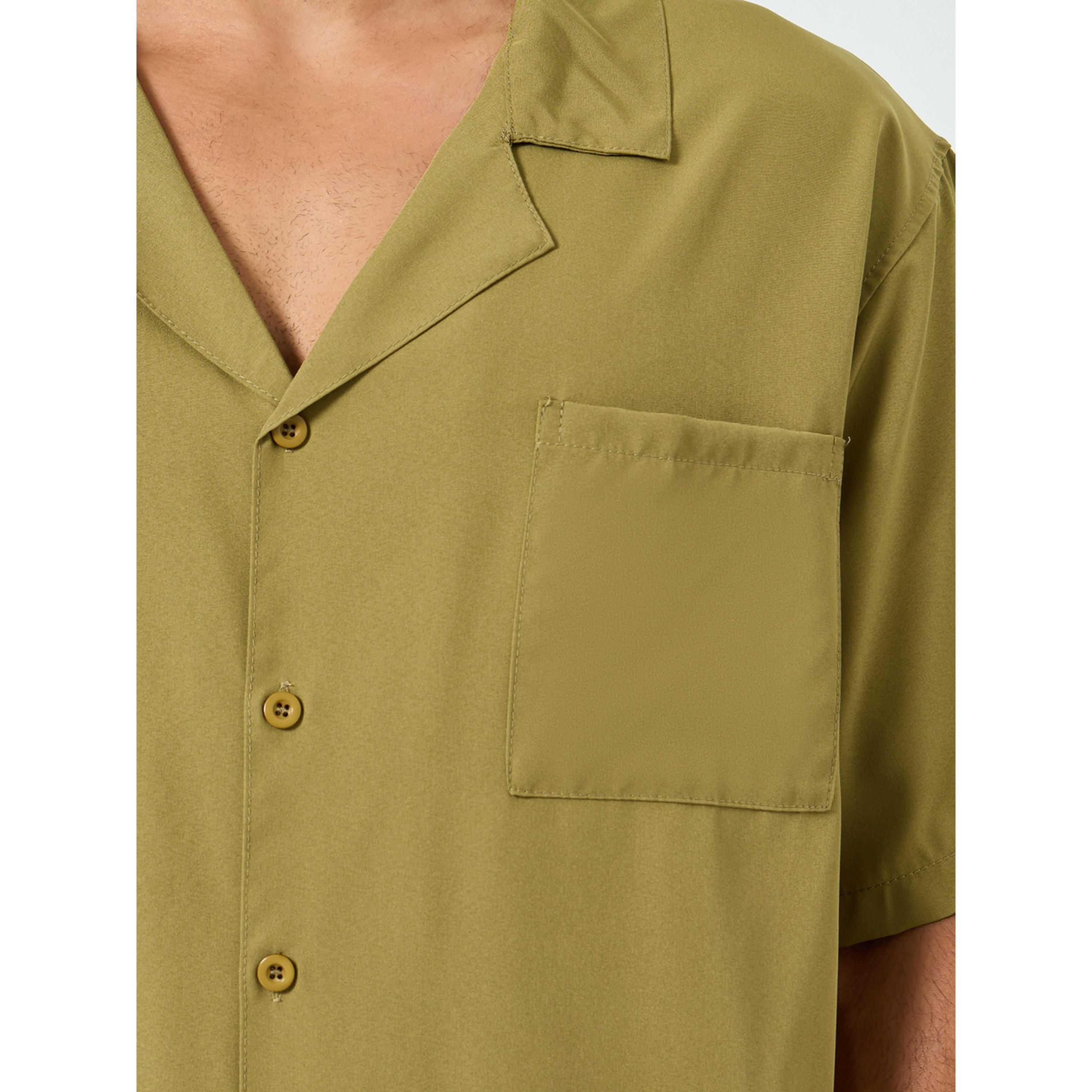 طقم من قميص بجيوب وشورت سادة-men-clothing-coordsets-image-5