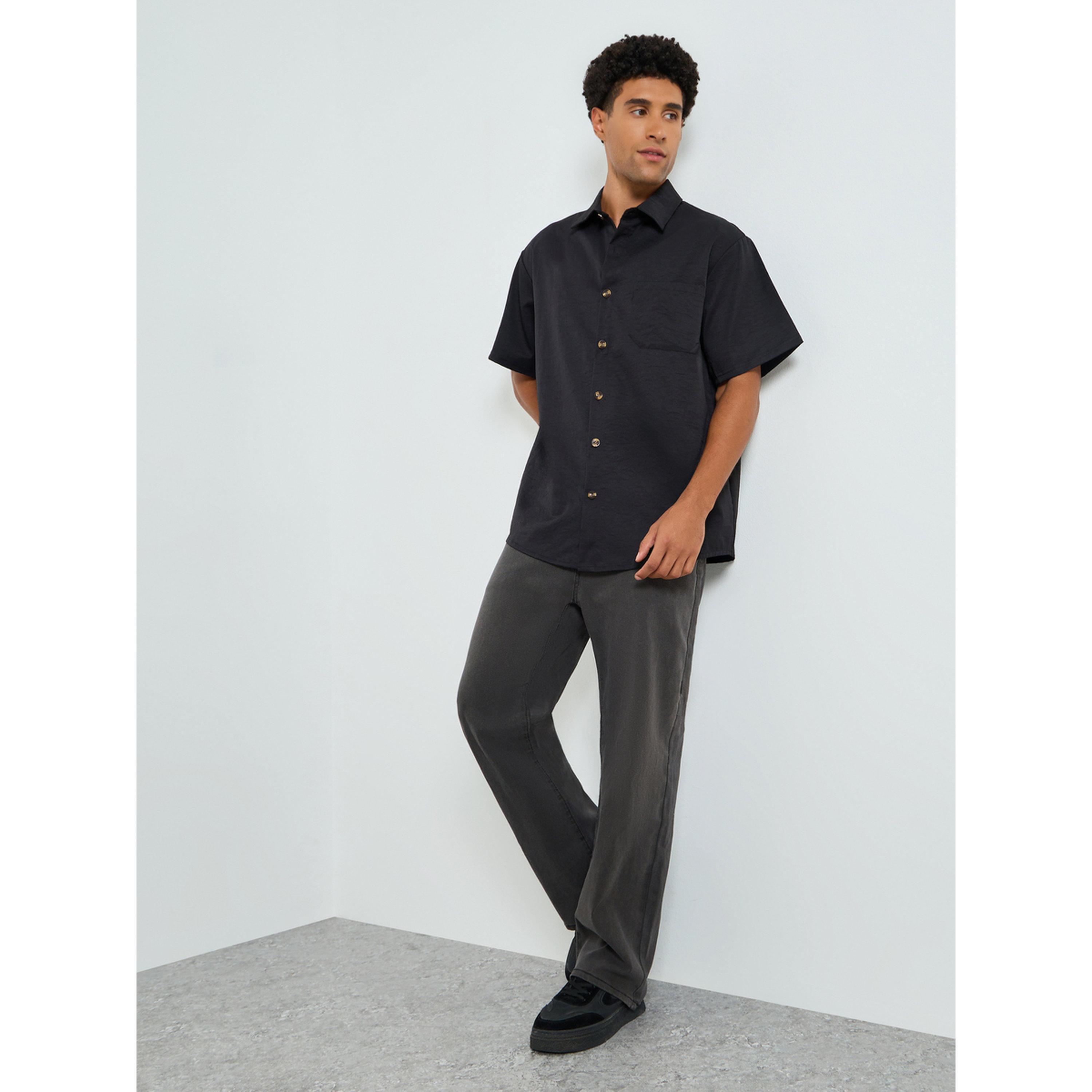 قميص رجالي أسود بأكمام قصيرة وتفاصيل جيب-men-clothing-shirts-image-2