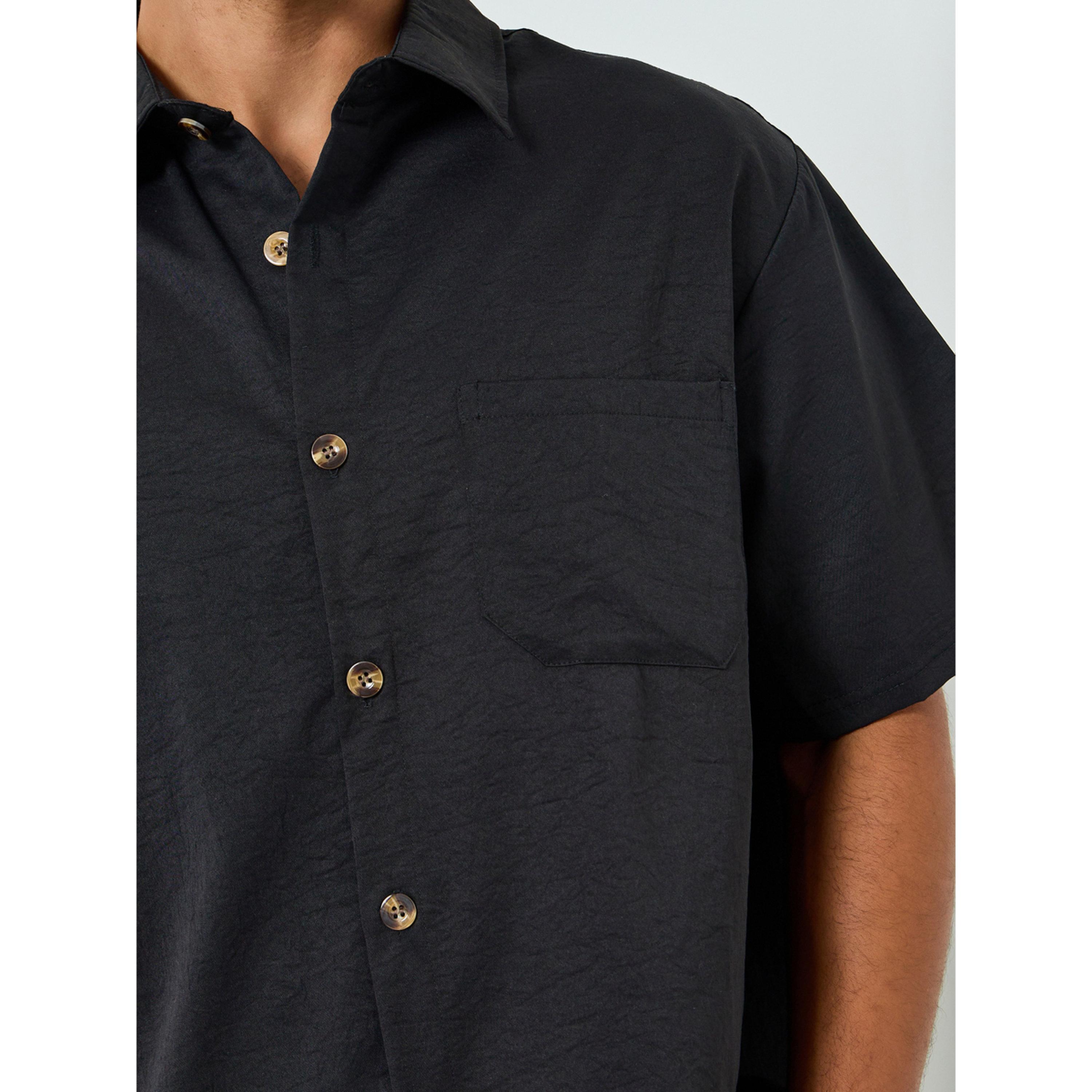 قميص رجالي أسود بأكمام قصيرة وتفاصيل جيب-men-clothing-shirts-image-4