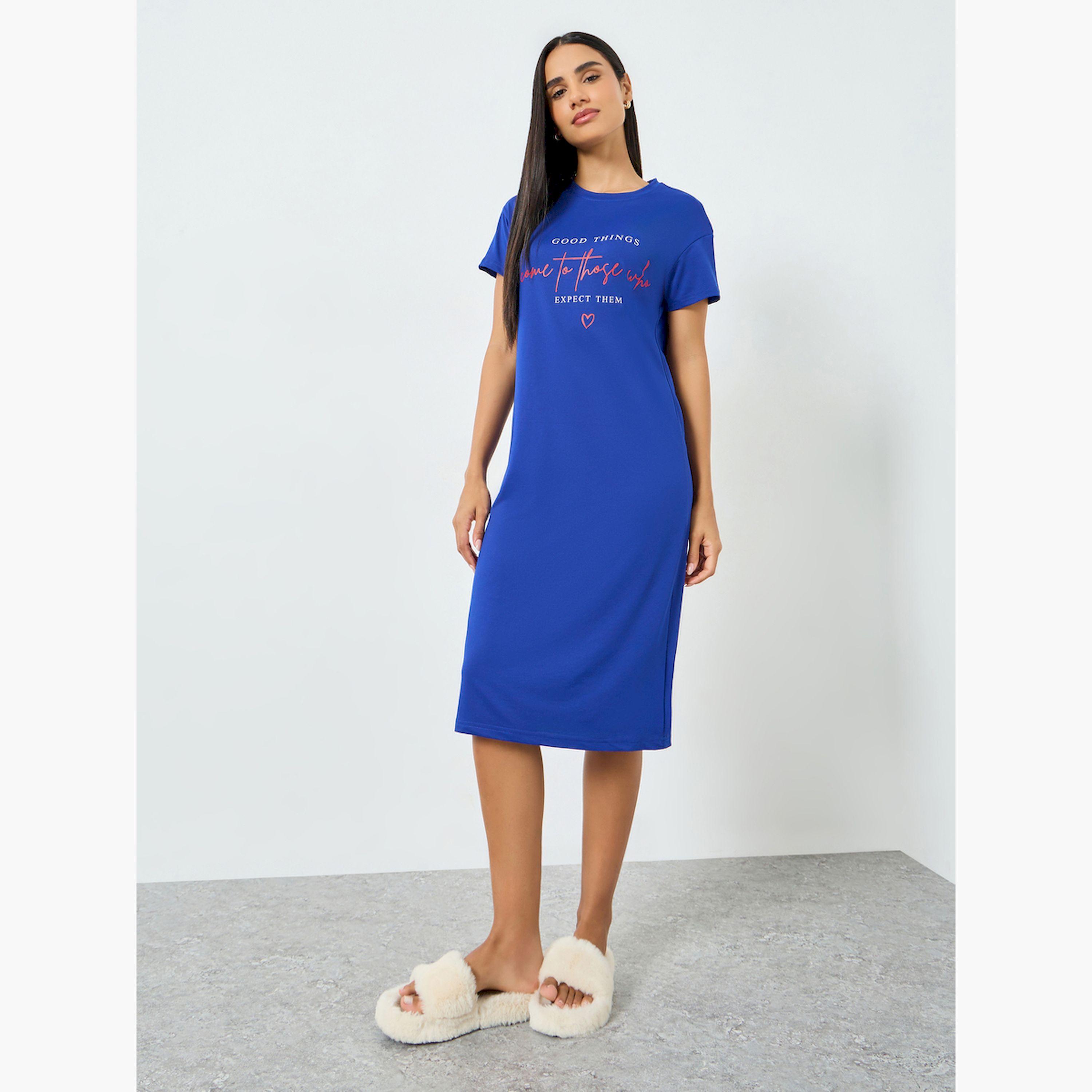 تيك تو × ستايلي - فستان تيشيرت بأكمام قصيرة نقشة شعار أزرق-women-clothing-nightwear-nighties-image-2