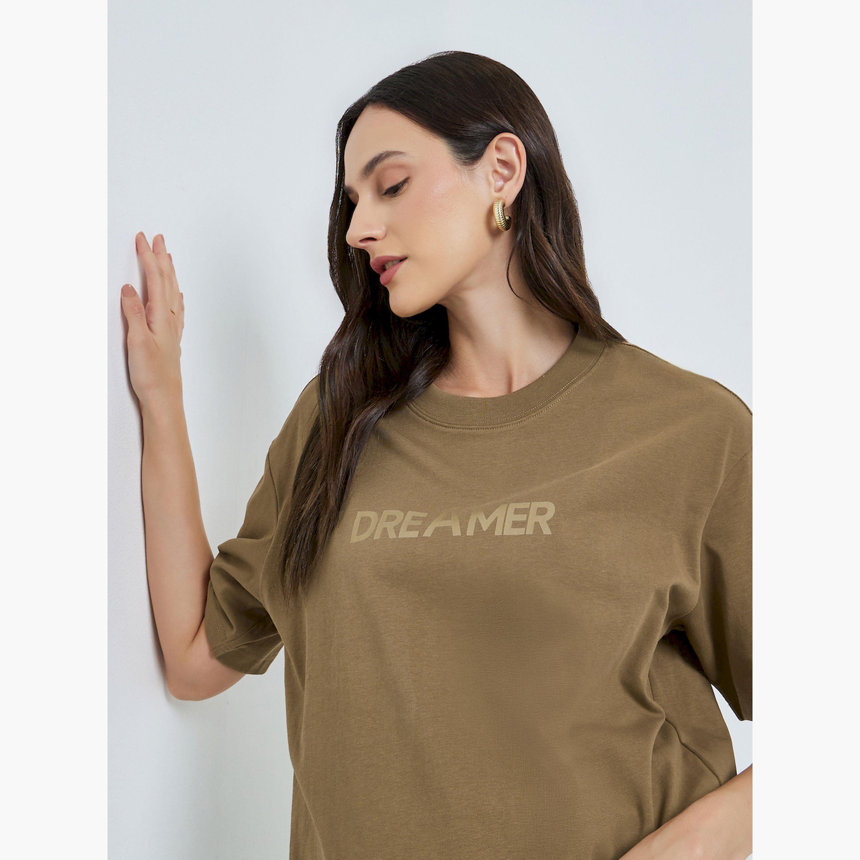 تيك تو × ستايلي - تيشيرت قطني كبير الحجم نقشة نص بني-women-clothing-tshirts-image-4