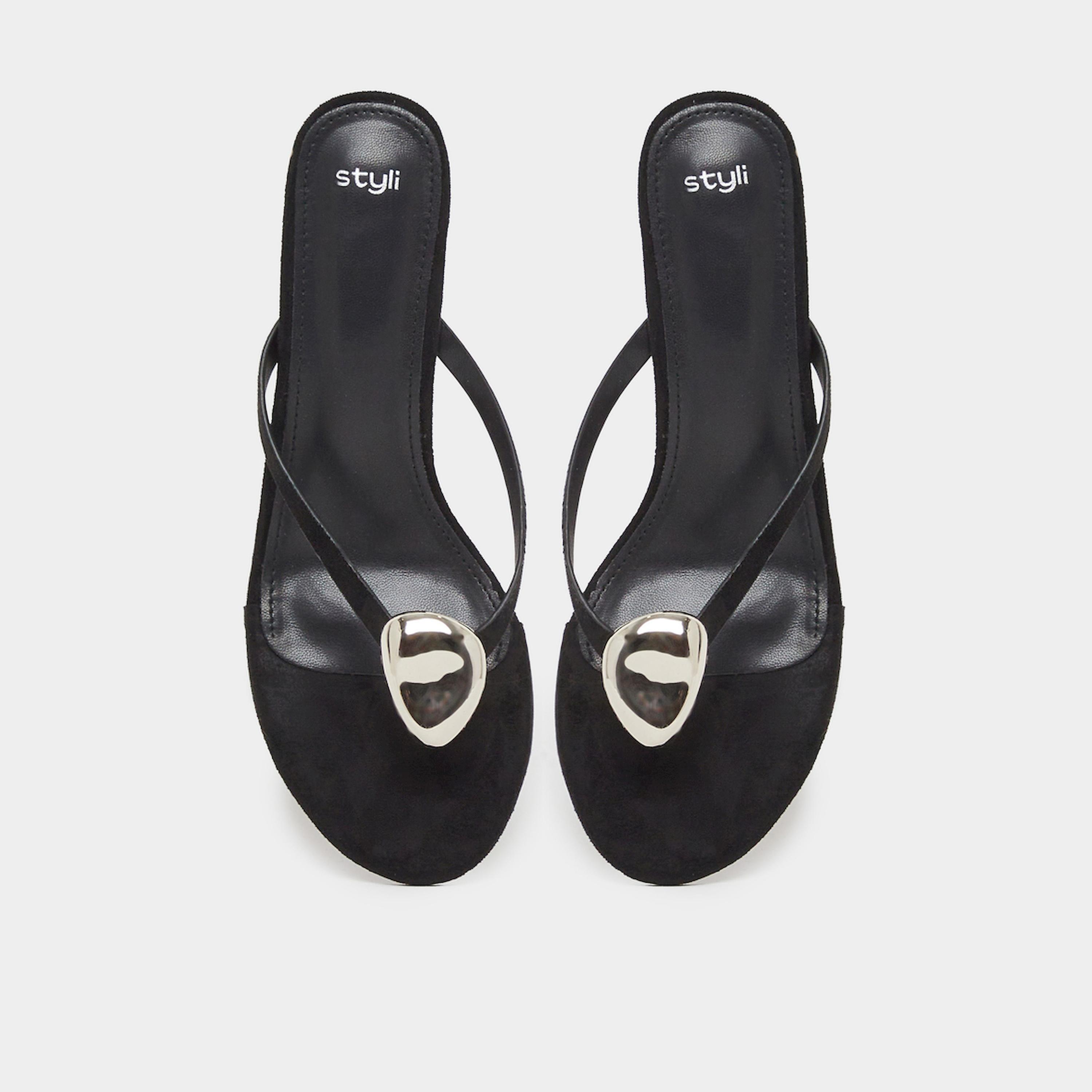 صندل أسود بكعب مخروطي وتفاصيل ذهبية-women-shoes-heels-image-3