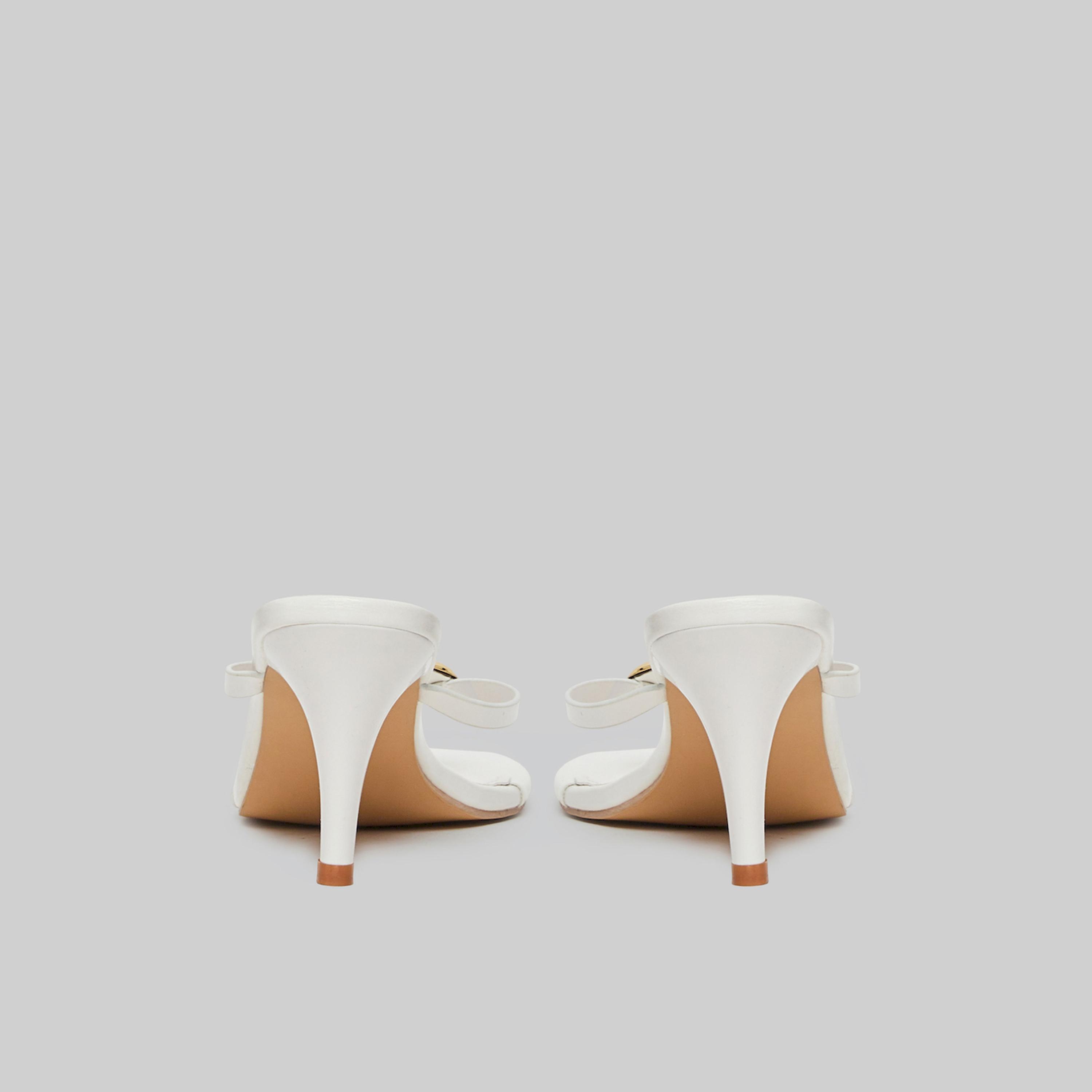 صندل أبيض بكعب مخروطي وتفاصيل ذهبية-women-shoes-heels-image-4