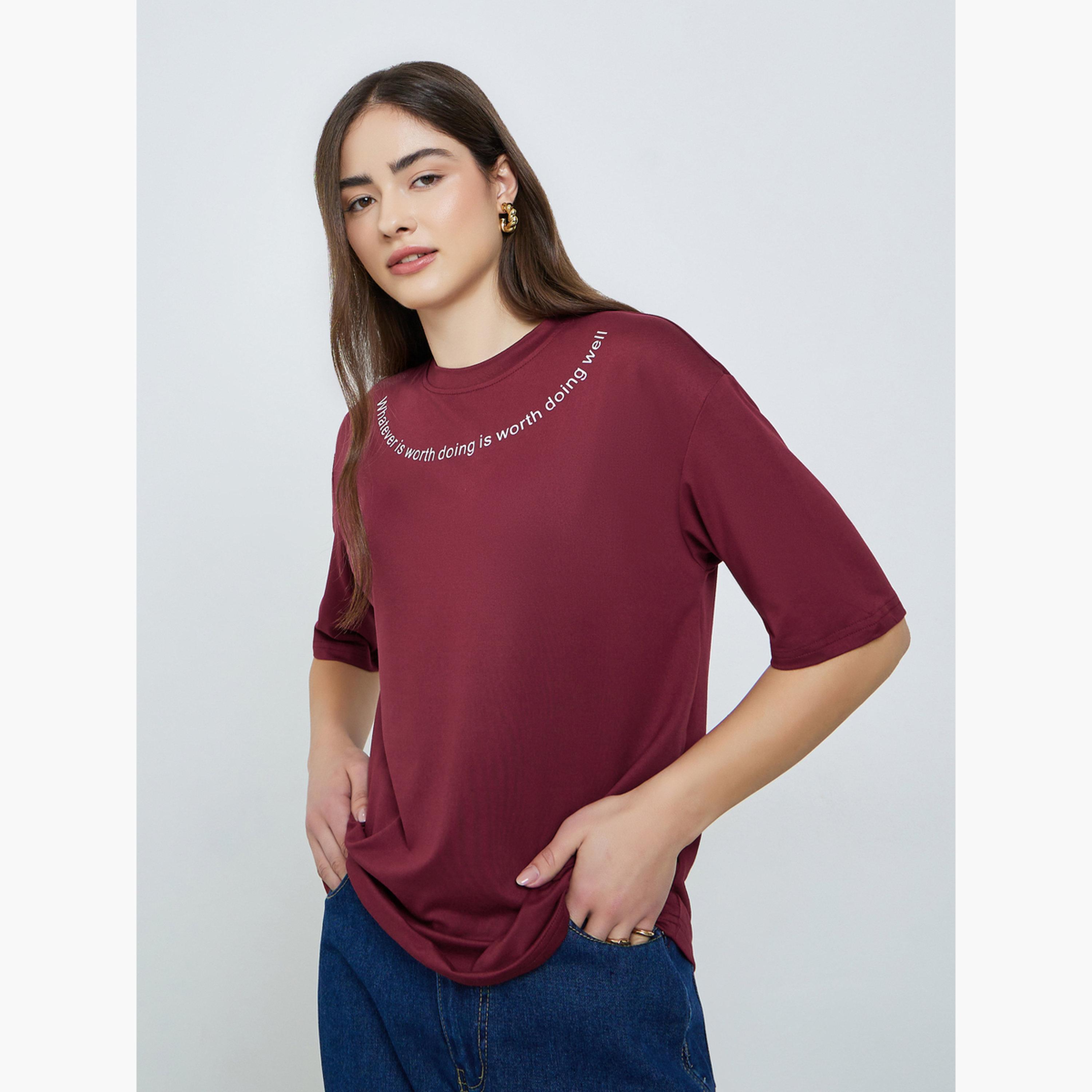 تيشيرت بشعار وقصة واسعة-women-clothing-tshirts-image-1