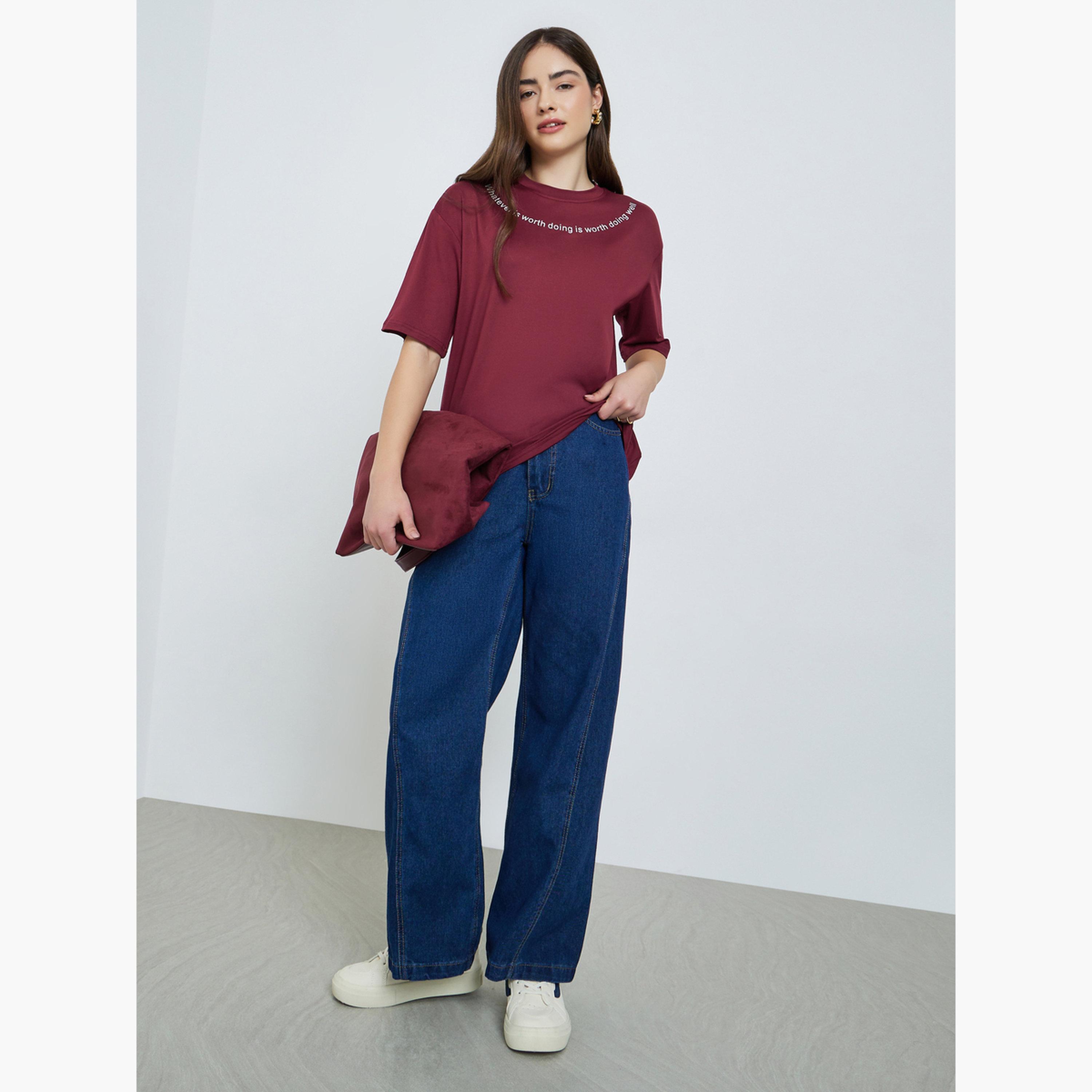 تيشيرت بشعار وقصة واسعة-women-clothing-tshirts-image-2