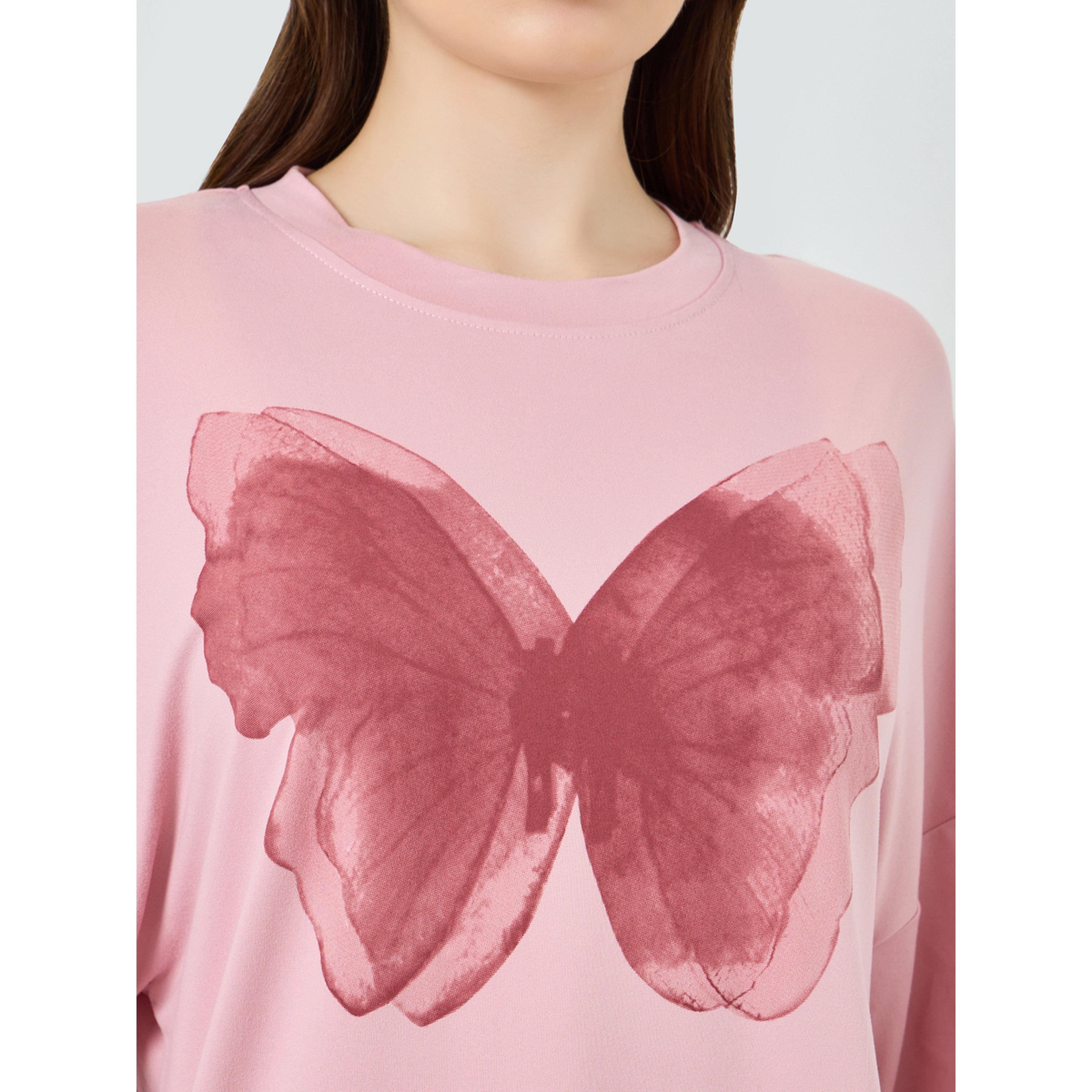 تيشيرت فضفاض بطبعة فراشة جرافيك وردي-women-clothing-tshirts-image-3