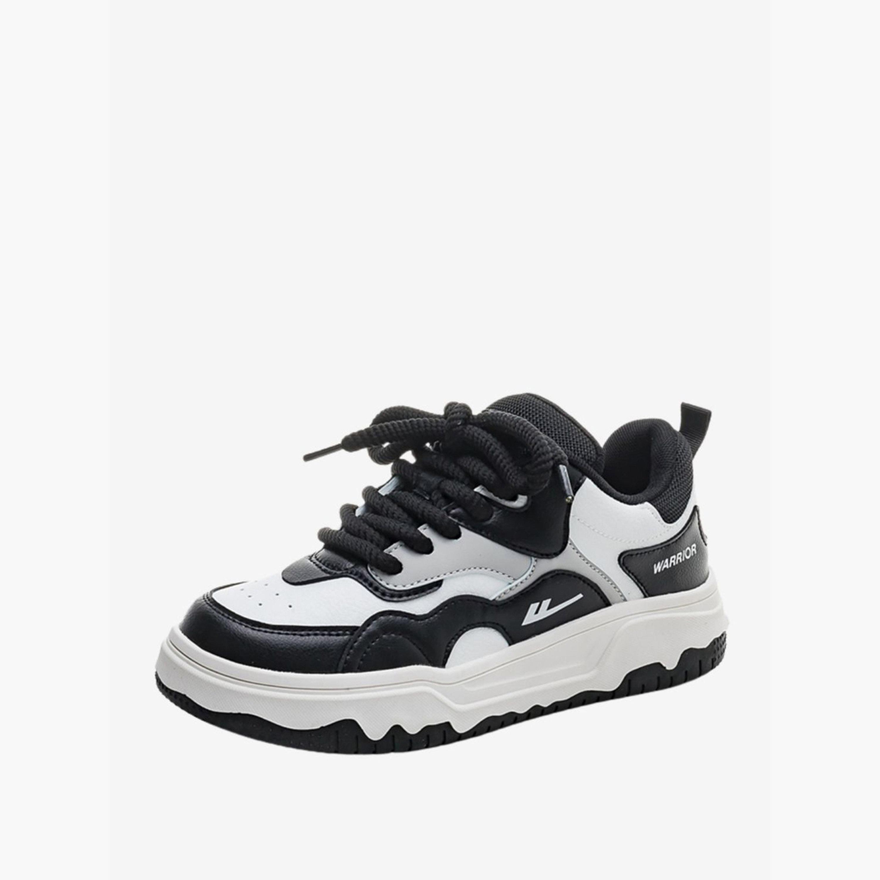 حذاء سنيكرز بأربطة ونمط كتل ألوان-women-shoes-sneakers-image-1